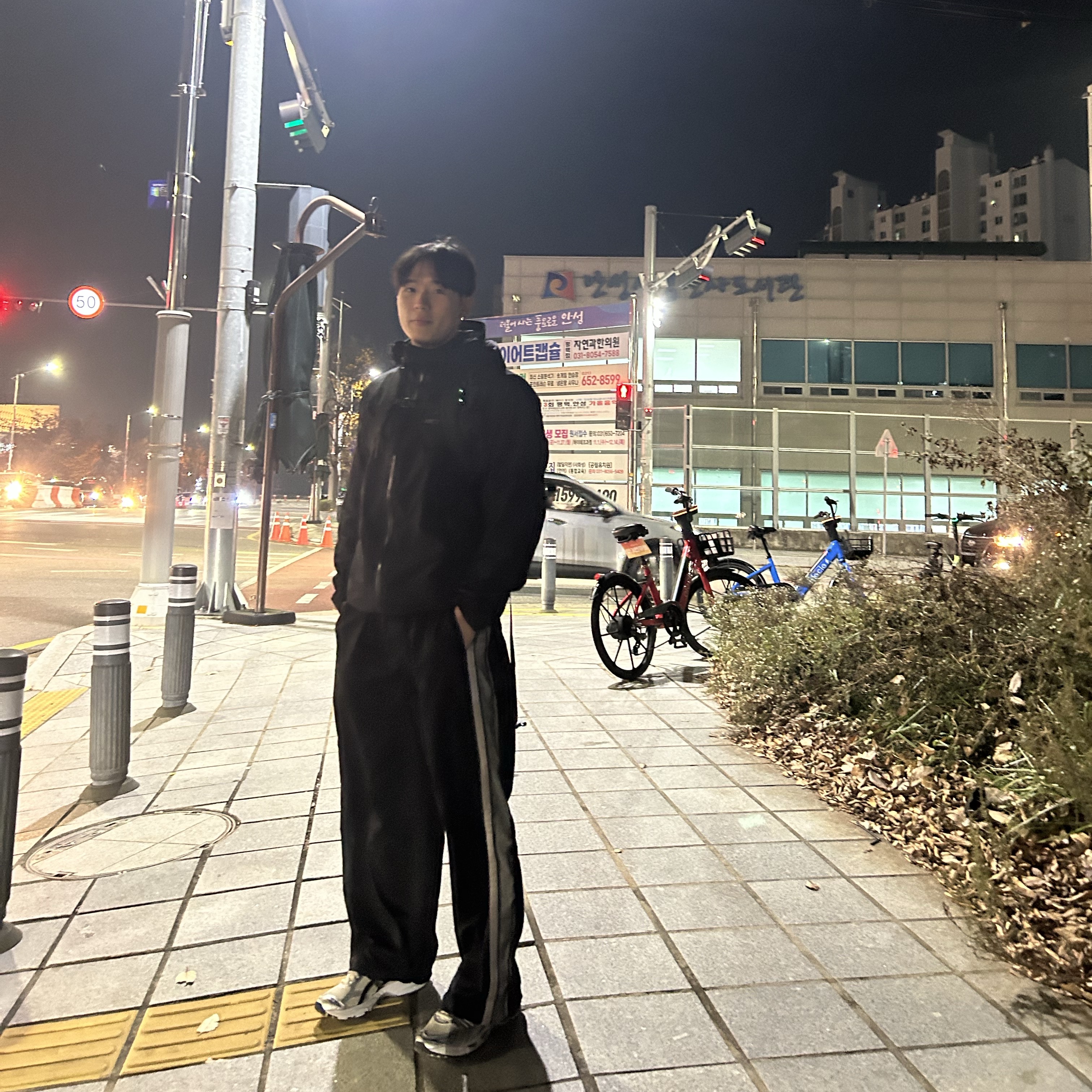 Arc'teryx Beta LT Jacket Black, Asics Gel-Kayano 14 Cream Black 착용 스타일 - 2