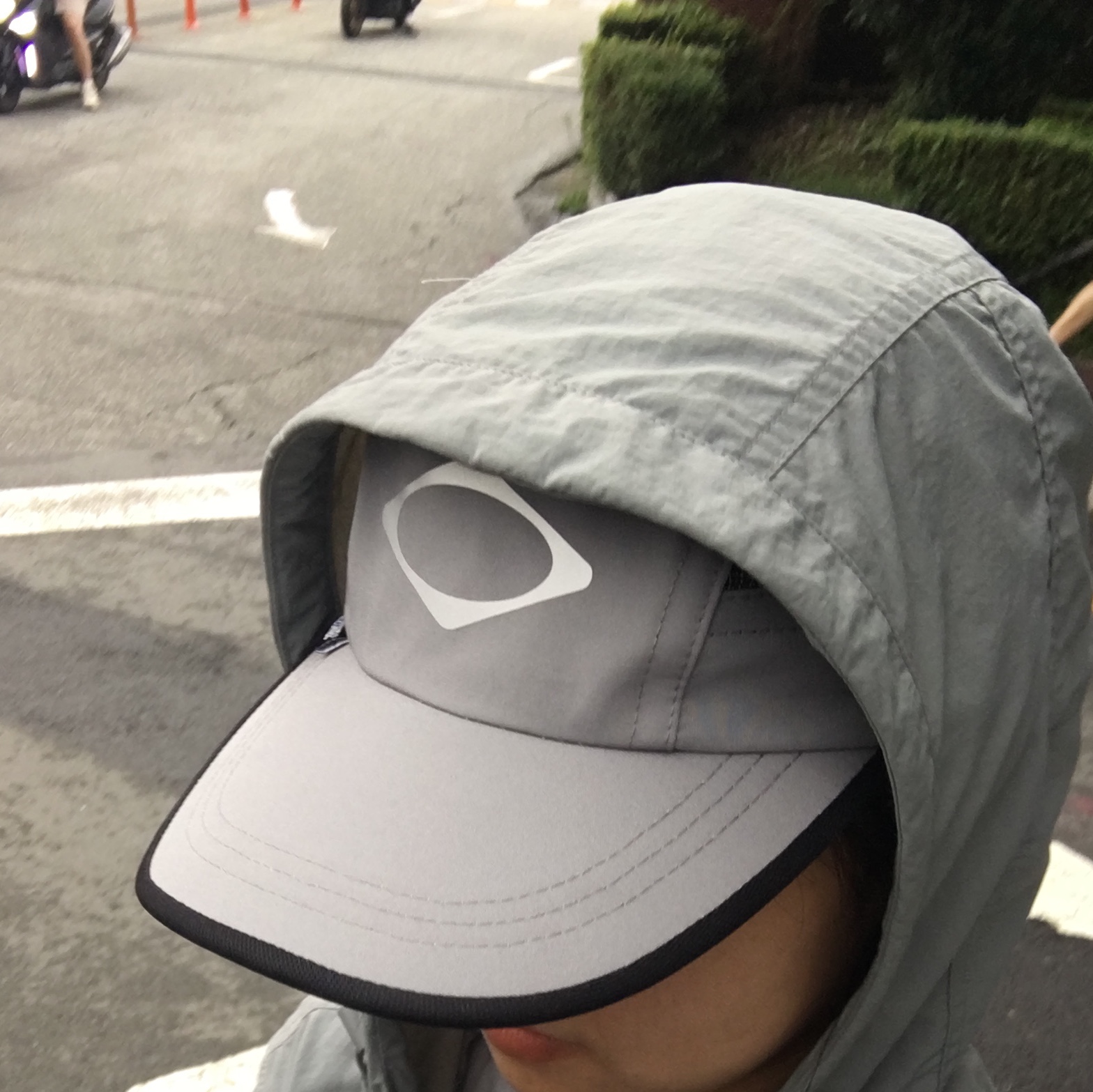 (W) Mischief Rhombus Running Cap Khaki Grey 착용 스타일