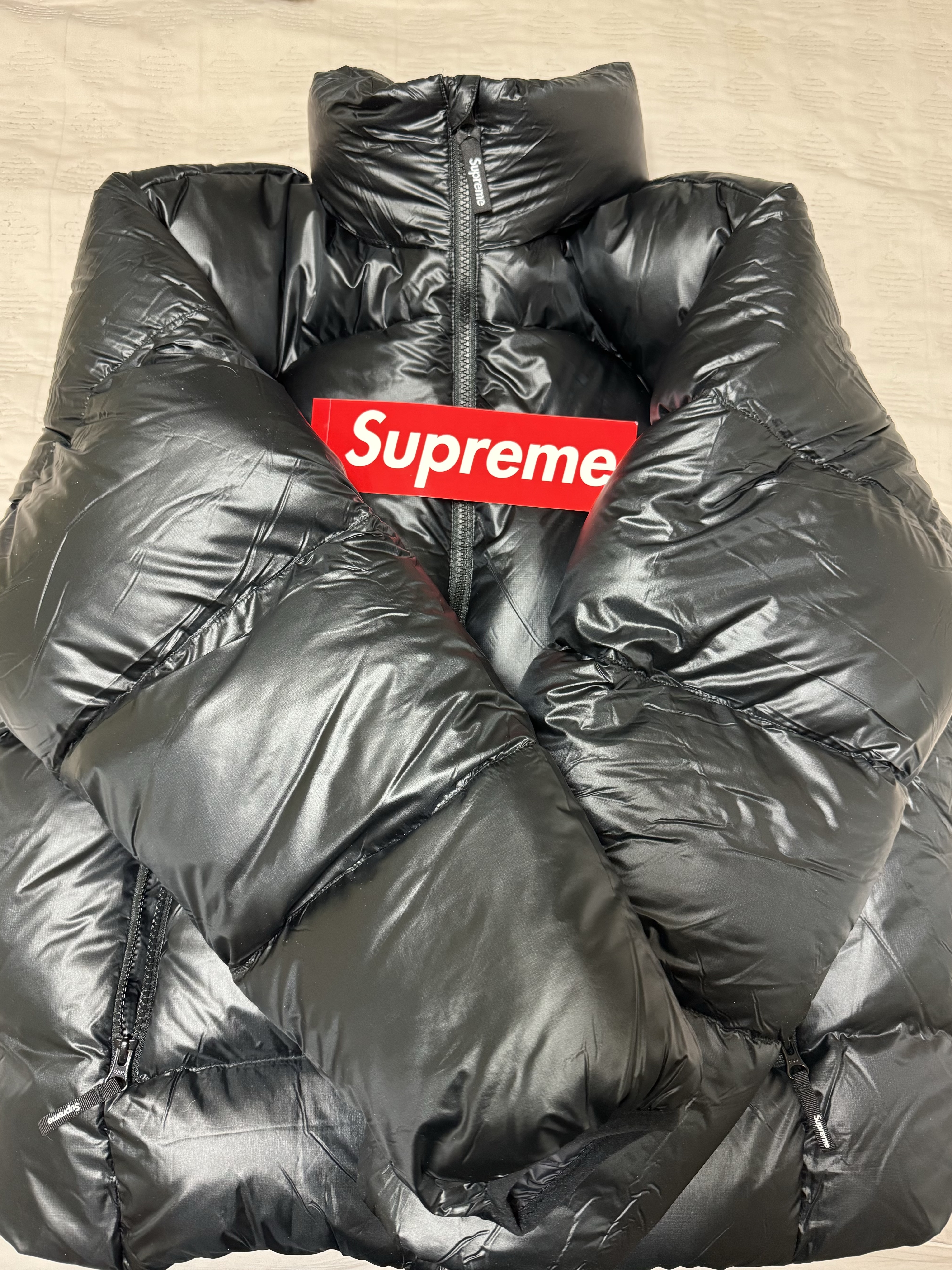 Supreme Featherweight Down Puffer Jacket Black - 23FW 착용 스타일