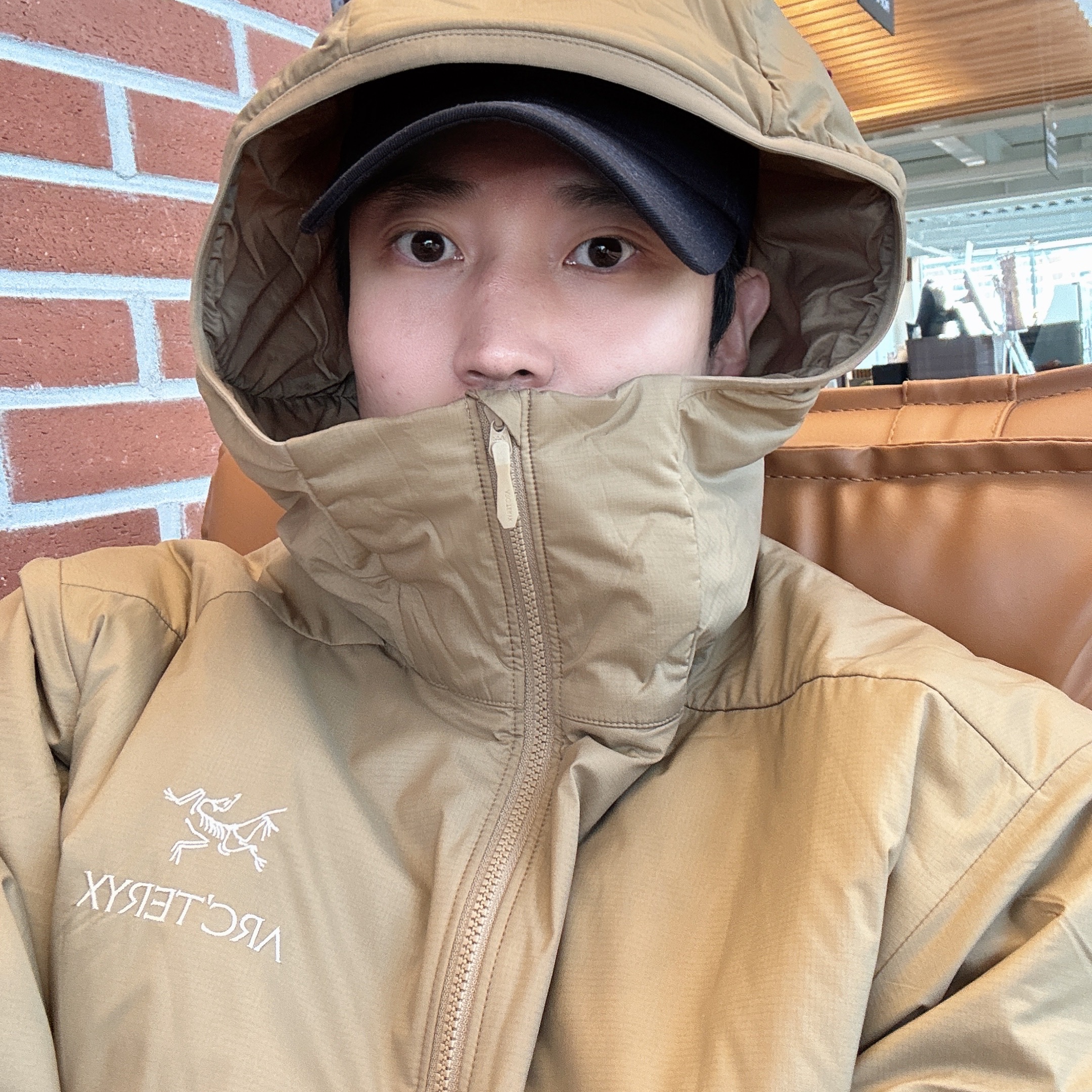 Arc'teryx Atom LT Hoody Canvas, Maison Kitsune Dressed Fox 6P Cap Navy 착용 스타일 - 1