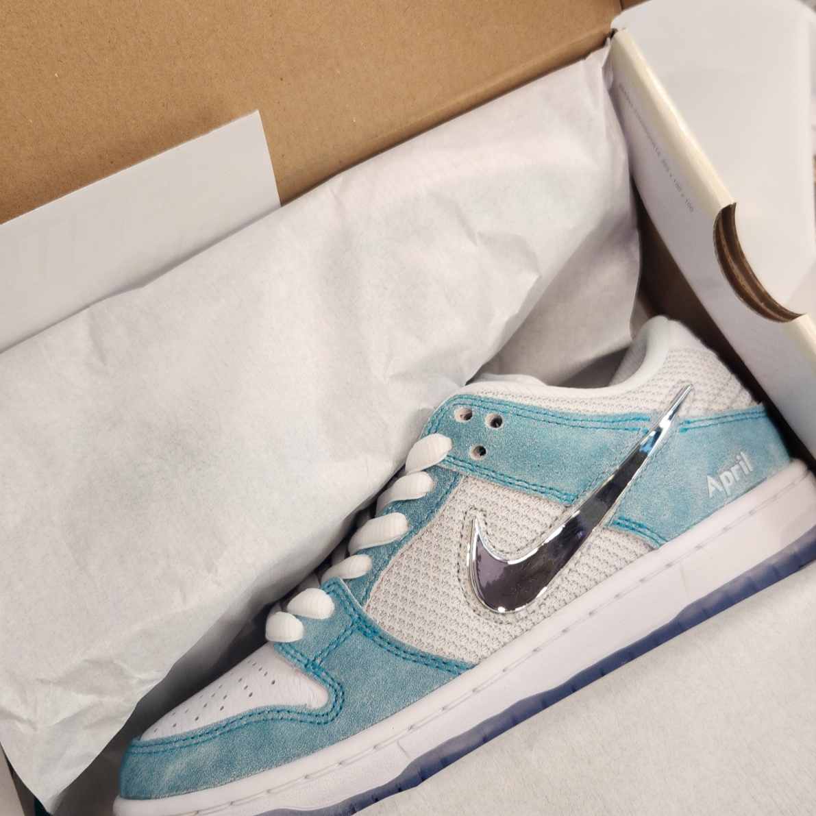 Nike x April Skateboards SB Dunk Low Pro QS Racer Blue Metallic Silver 착용 스타일