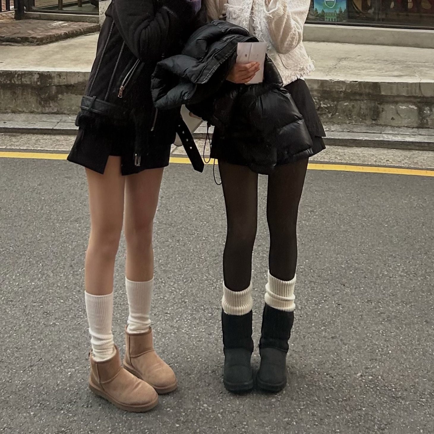 (W) UGG Classic Mini II Boots Chestnut 착용 스타일 - 2