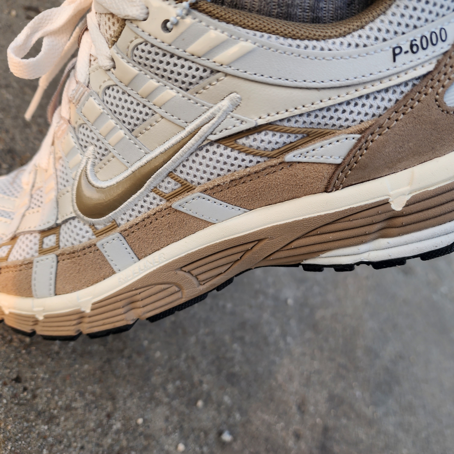 Nike P-6000 PRM Hangul Day Photon Dust Khaki 착용 스타일