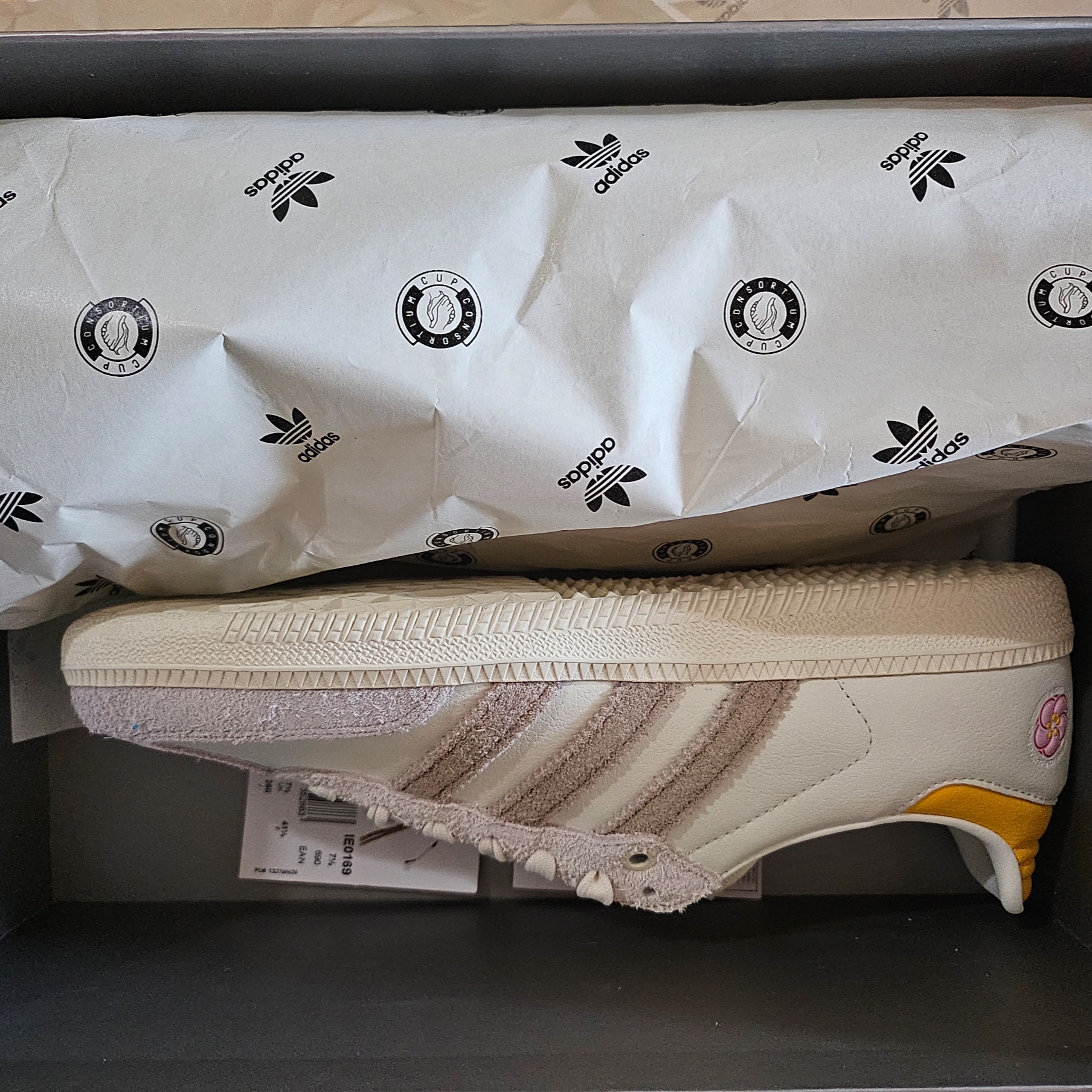 Adidas x Kasina Samba Consortium Cup Off White Trace Khaki 착용 스타일