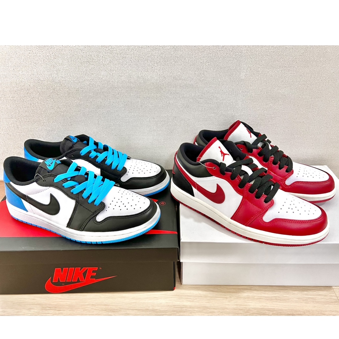 (W) Jordan 1 Low White Gym Red, (W) Jordan 1 Retro Low OG Black and Dark Powder Blue 착용 스타일