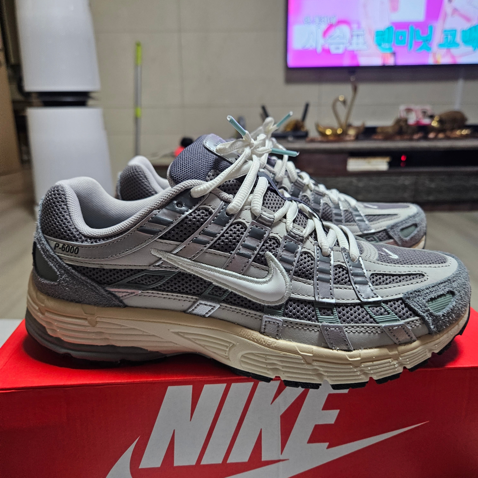 Nike P-6000 Flat Pewter Light Iron Ore 착용 스타일 - 1