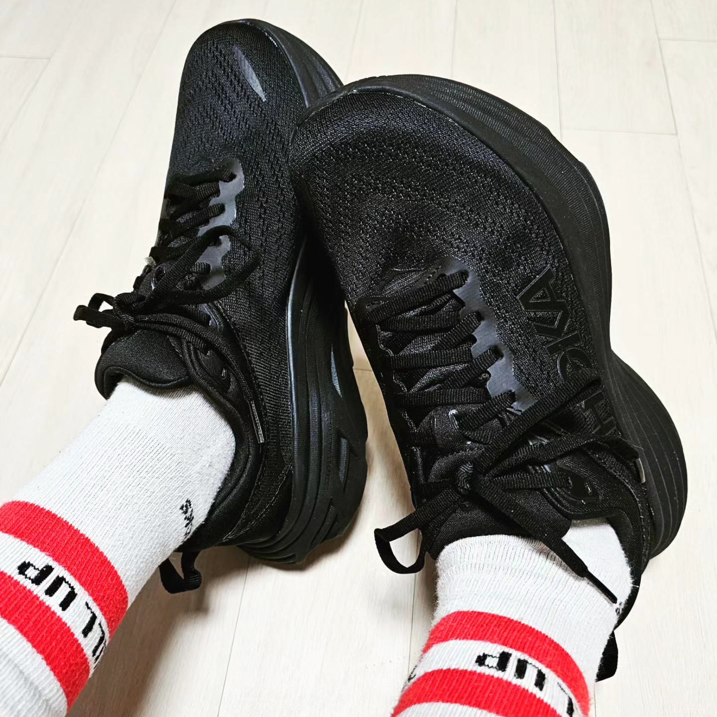 (W) Hoka Bondi 8 Black - Wide 착용 스타일