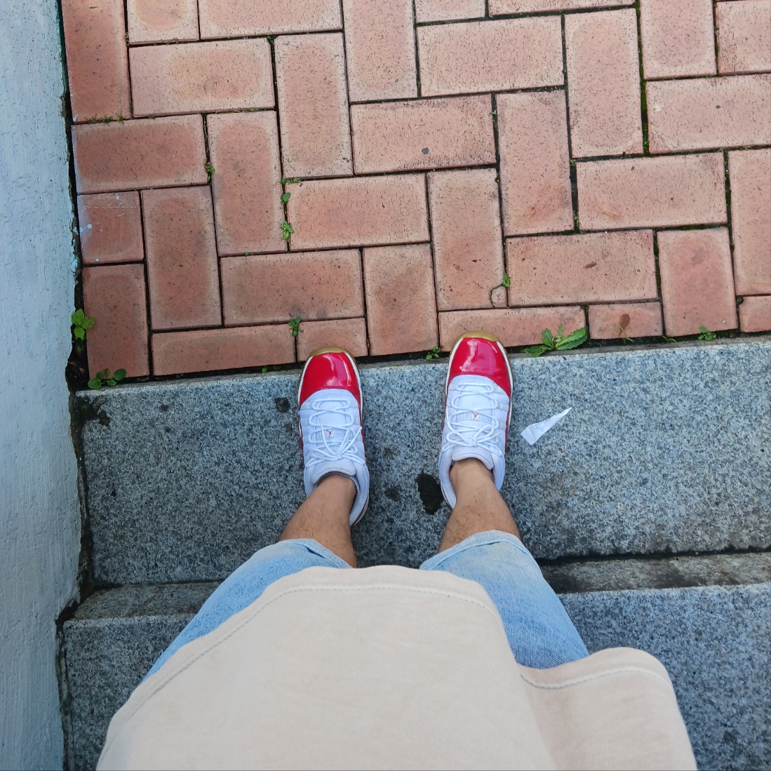 Converse x Play Comme des Garcons Chuck 70 Ox Black, Play Comme des Garcons Black Heart Knit Cardigan Beige 착용 스타일 - 5