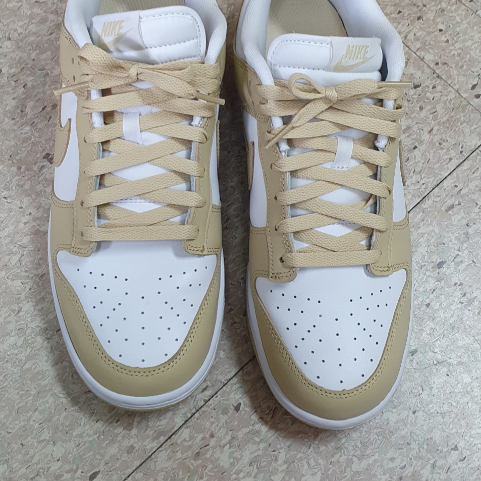 Nike Dunk Low Team Gold and White 착용 스타일