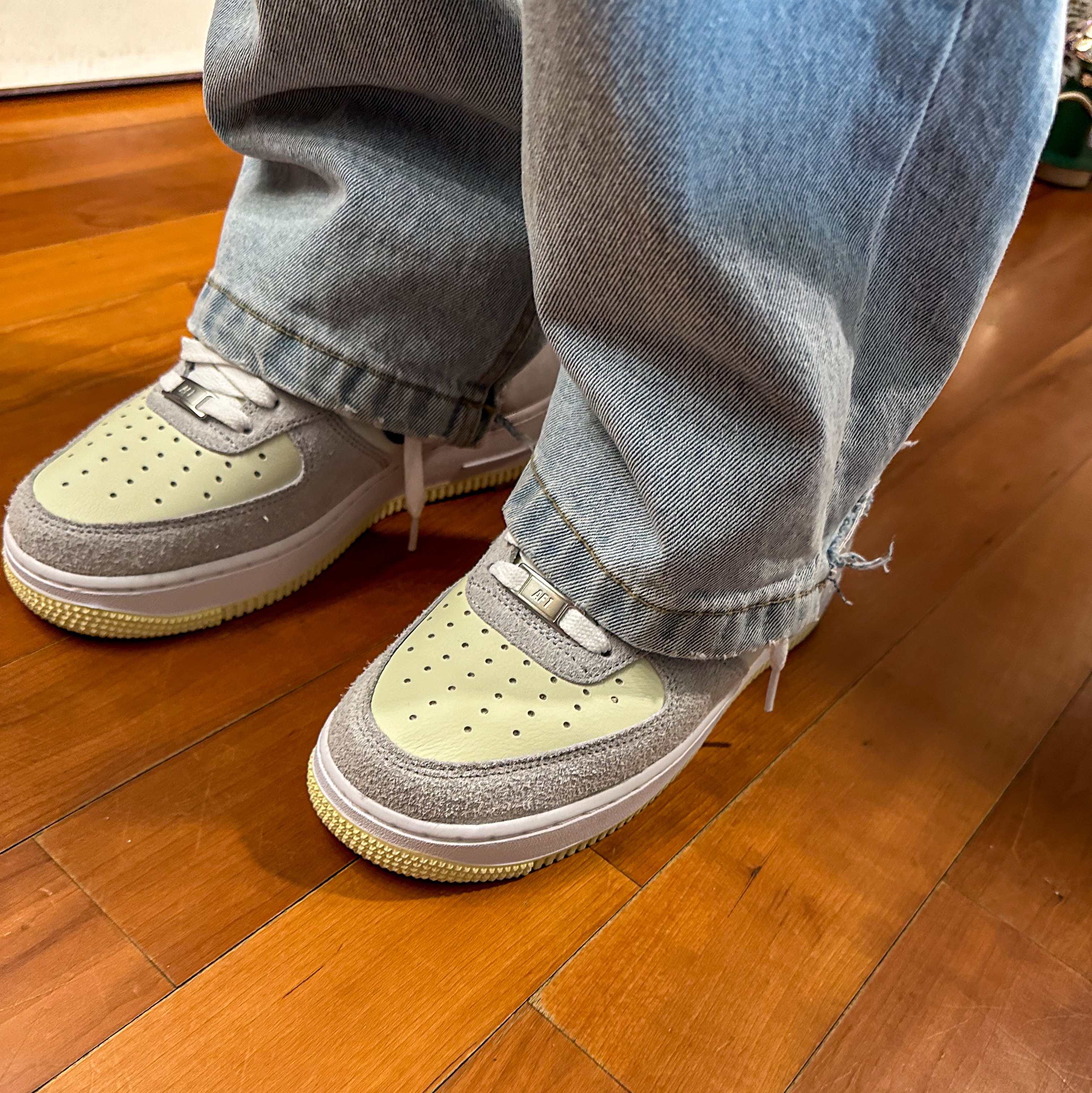 Nike x Undefeated Air Force 1 Low SP 5 On It 착용 스타일 - 2