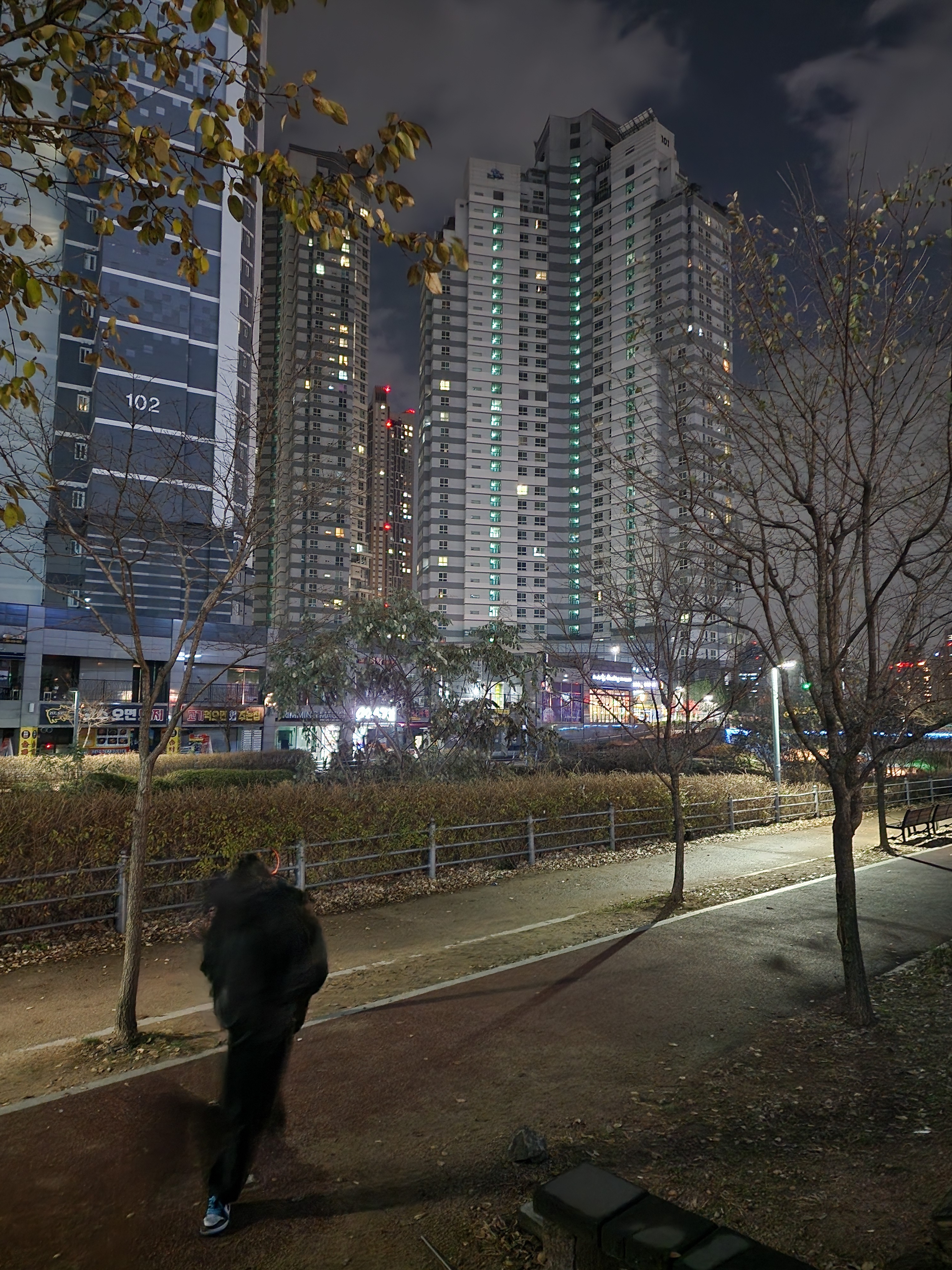 Yeezy Gap Engineered By Balenciaga Coated Cotton Anorak Black, Undermycar Shinsegae Pop-Up T-Shirt Scandinavian - 22SS 착용 스타일 - 2