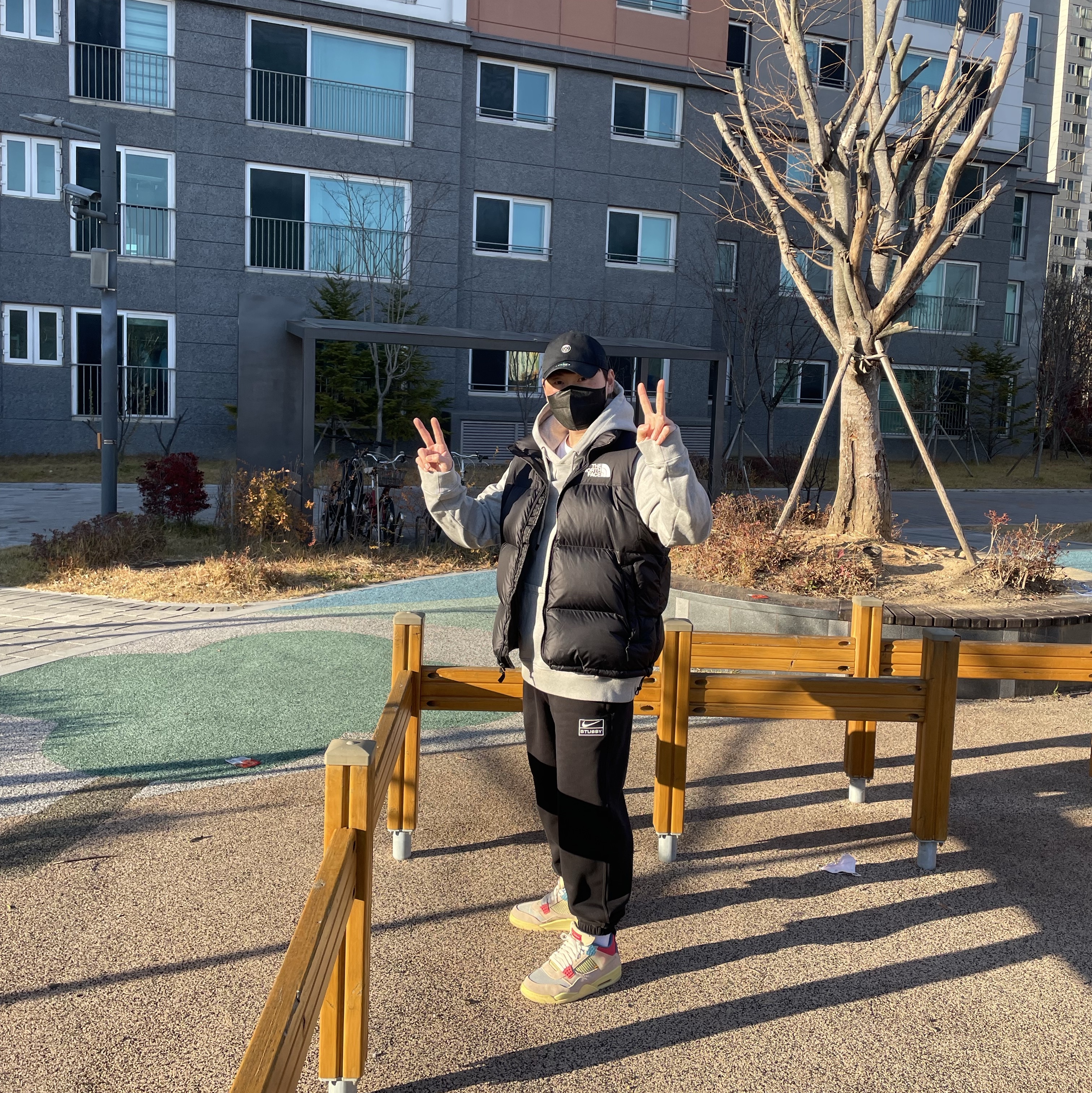 The North Face 1996 Retro Nuptse Vest Black, Nike x Stussy NRG Washed Fleece Pants Black (DO5296-010) 착용 스타일