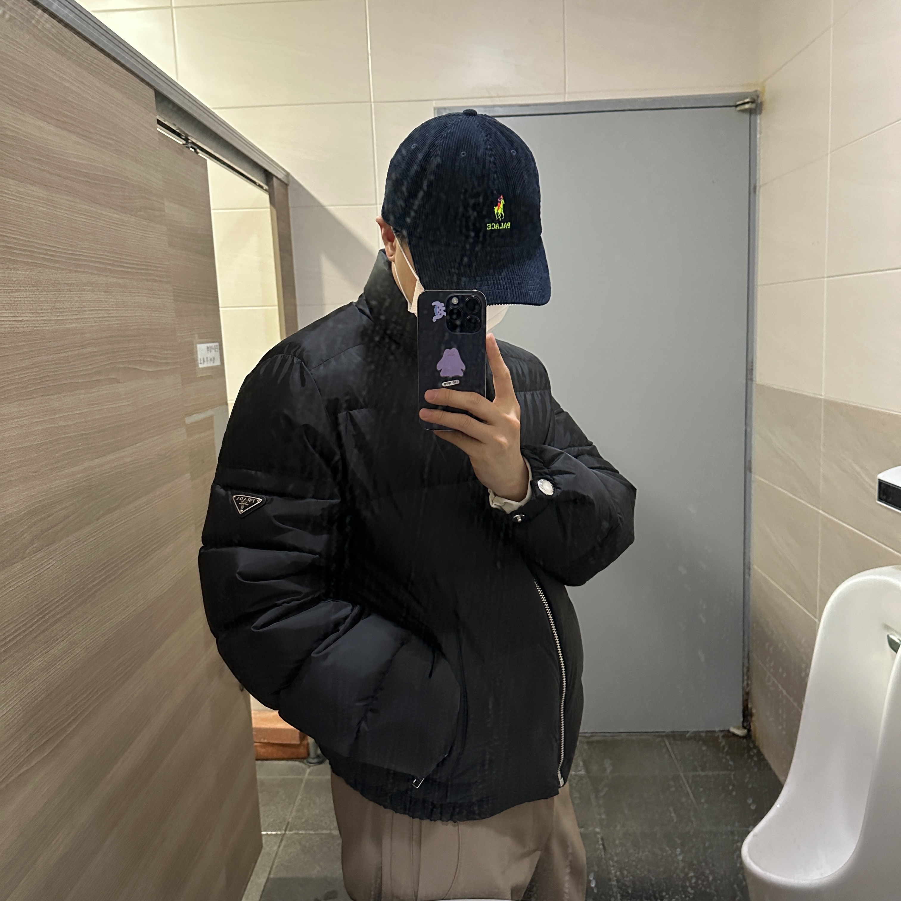 Prada Re-Nylon Short Puffer Jacket Black, Nike x Stussy WT T-Shirt Green - US/EU 착용 스타일 - 1