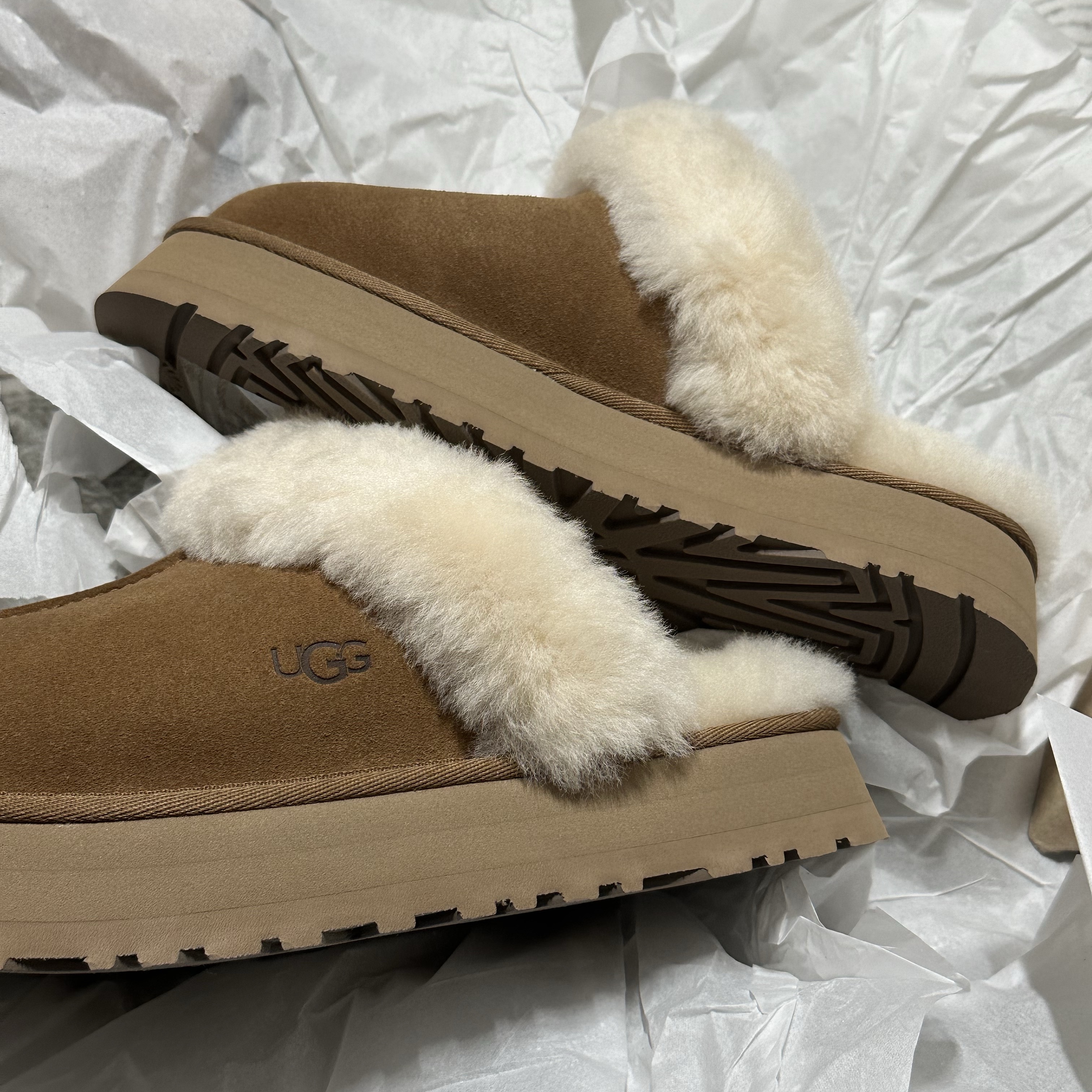 (W) UGG Disquette Slipper Chestnut 착용 스타일