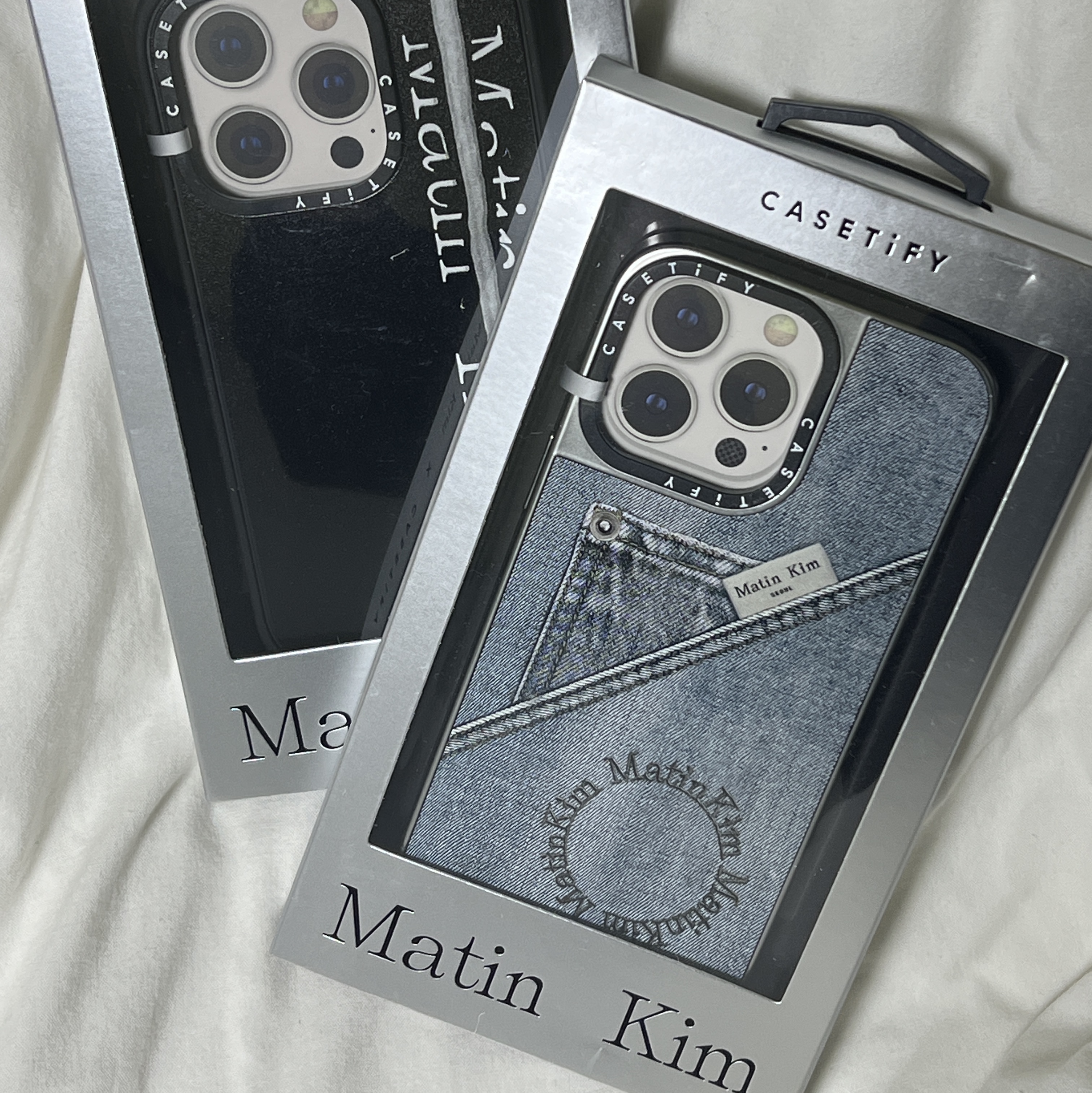 Casetify x Matin Kim iPhone Denim Pocket Magsafe Mirror Case Silver 착용 스타일