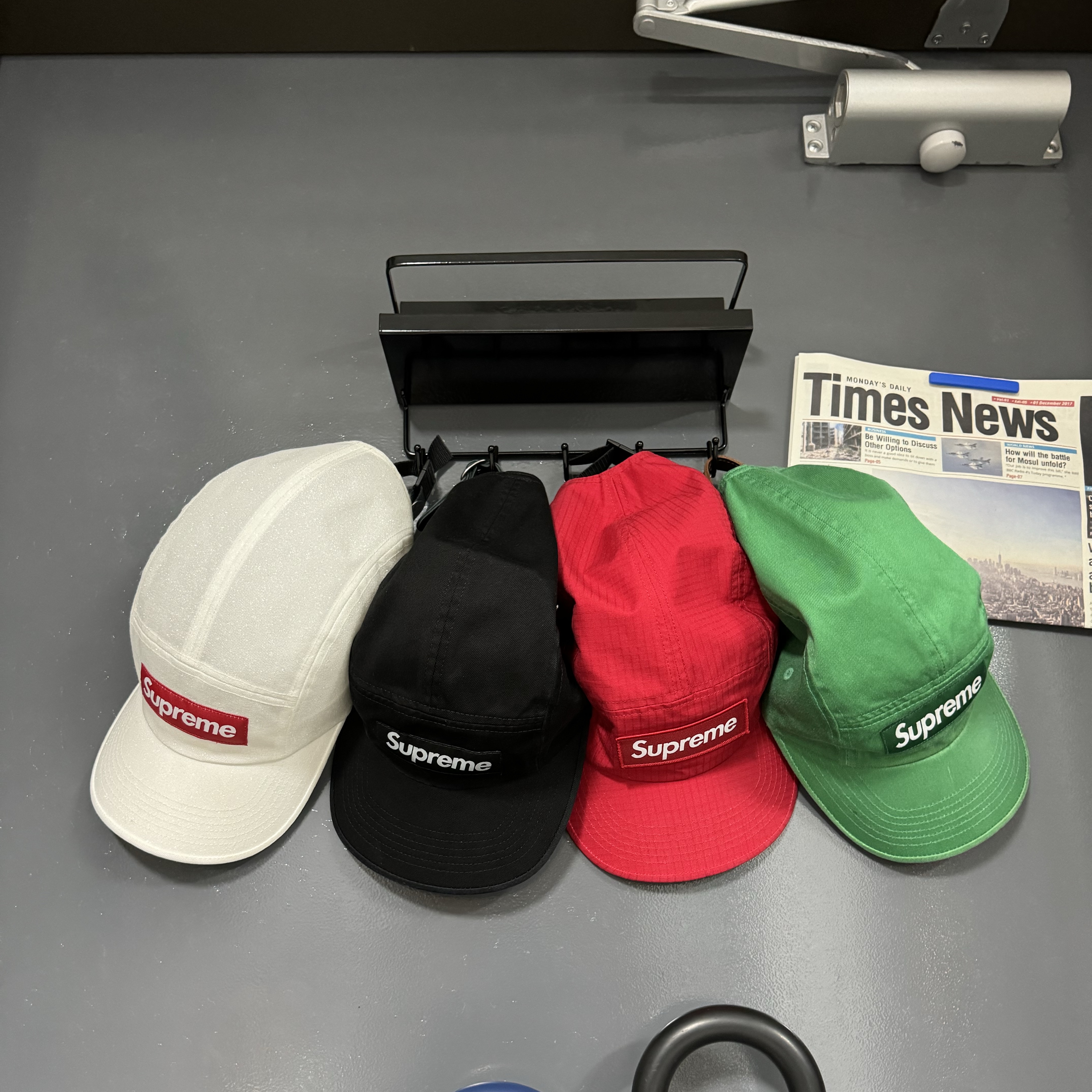 Supreme Washed Chino Twill Camp Cap Black, Supreme Ventile Camp Cap Red - 23SS 착용 스타일