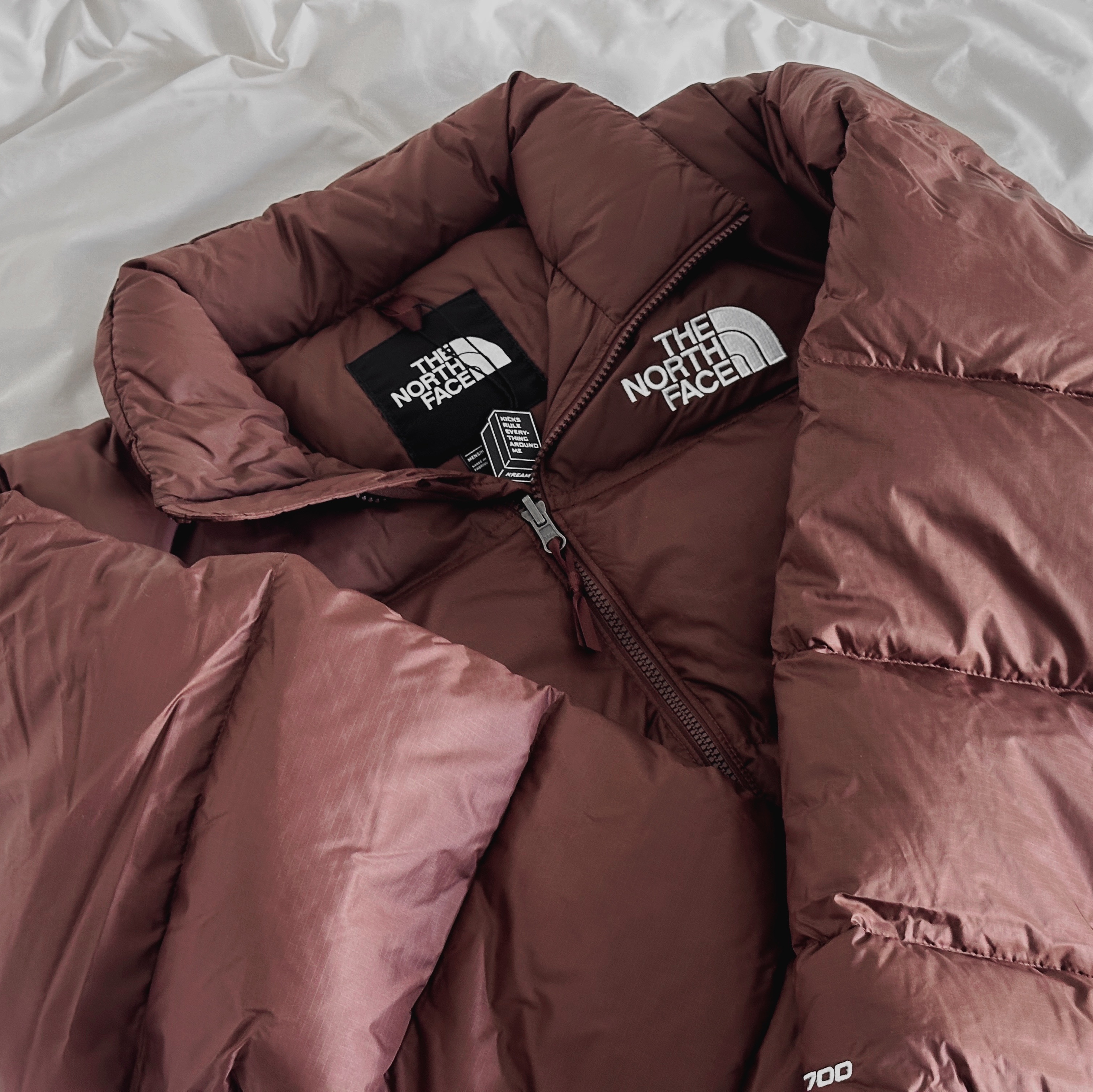 The North Face 1996 Retro Nuptse Jacket Dark Oak 착용 스타일