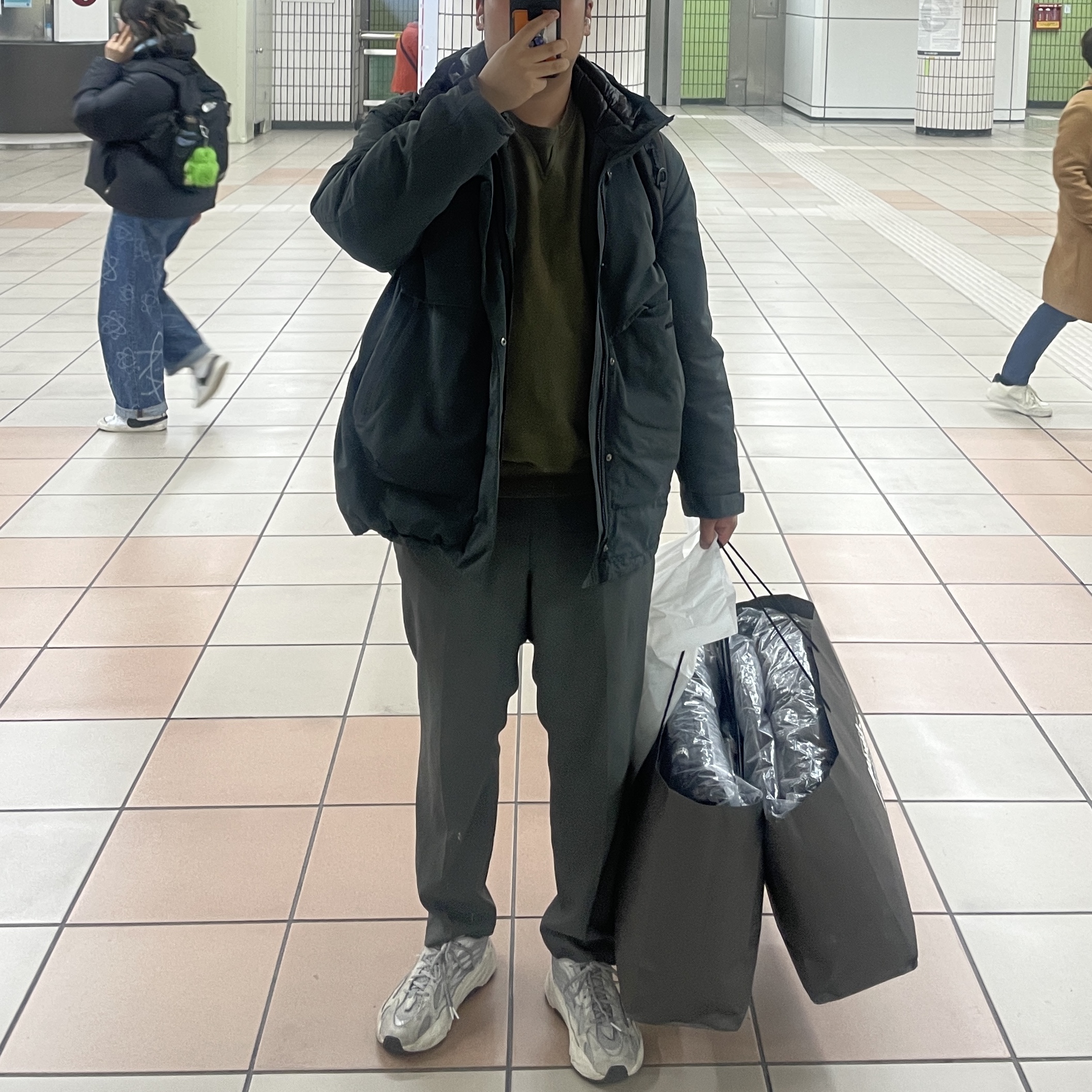 Adidas Yeezy Boost 700 V2 Static 2022 착용 스타일