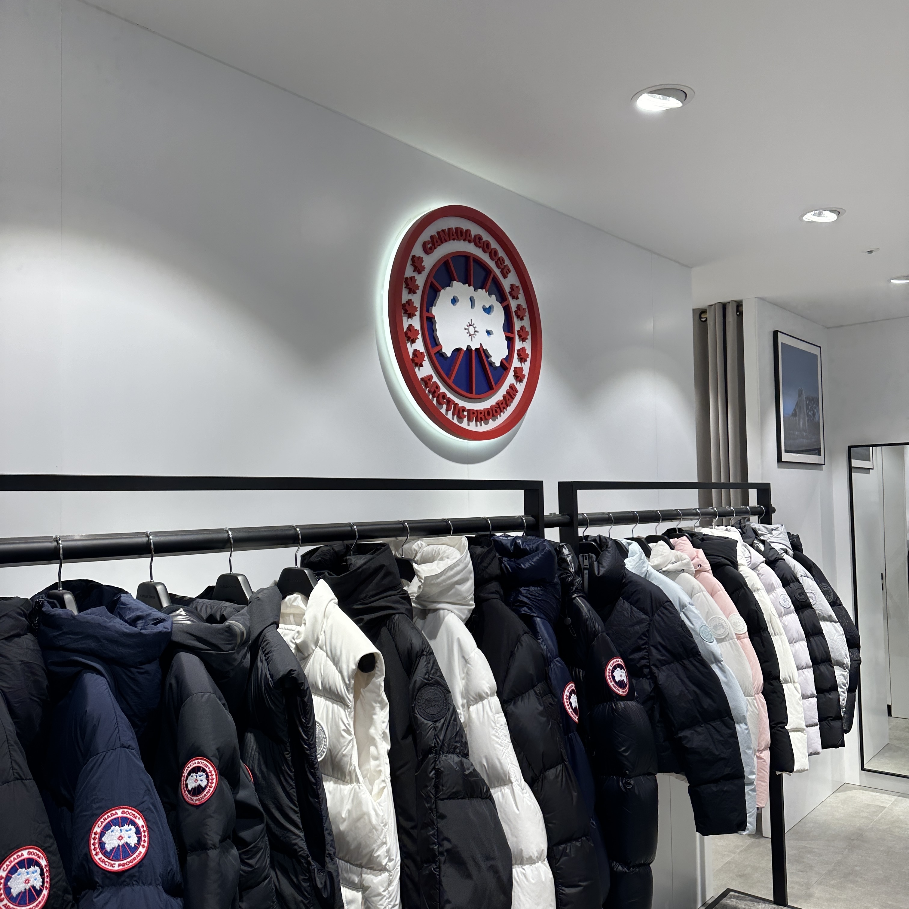 Canada Goose Lodge Down Hoody Matte Finish Black, Canada Goose Lodge Down Hoody Matte Finish Silverbirch 착용 스타일 - 1