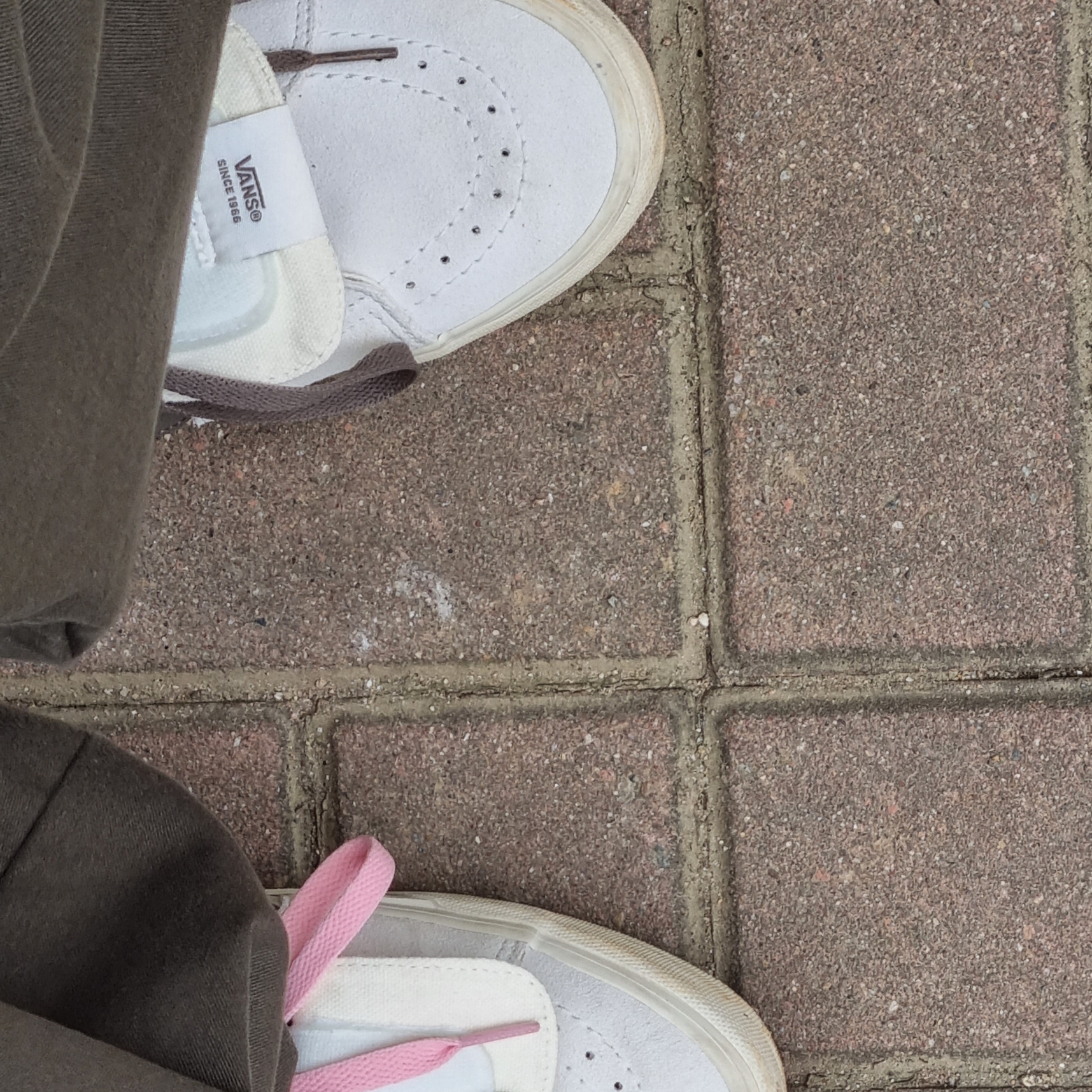 Vans Sk8-Low Vintage Pop Marshmallow Turtledove 착용 스타일