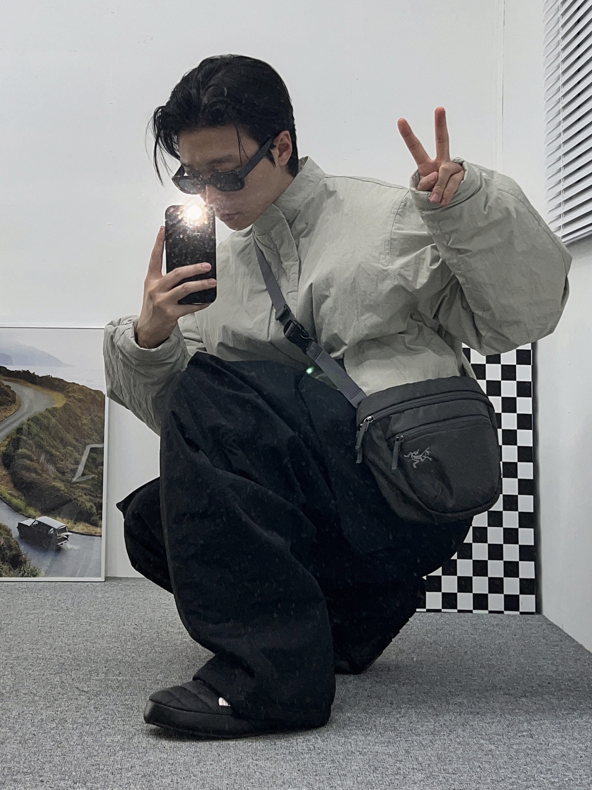 The North Face Thermoball Traction Mule V Black, Arc'teryx Mantis 1 Waistpack Black 착용 스타일