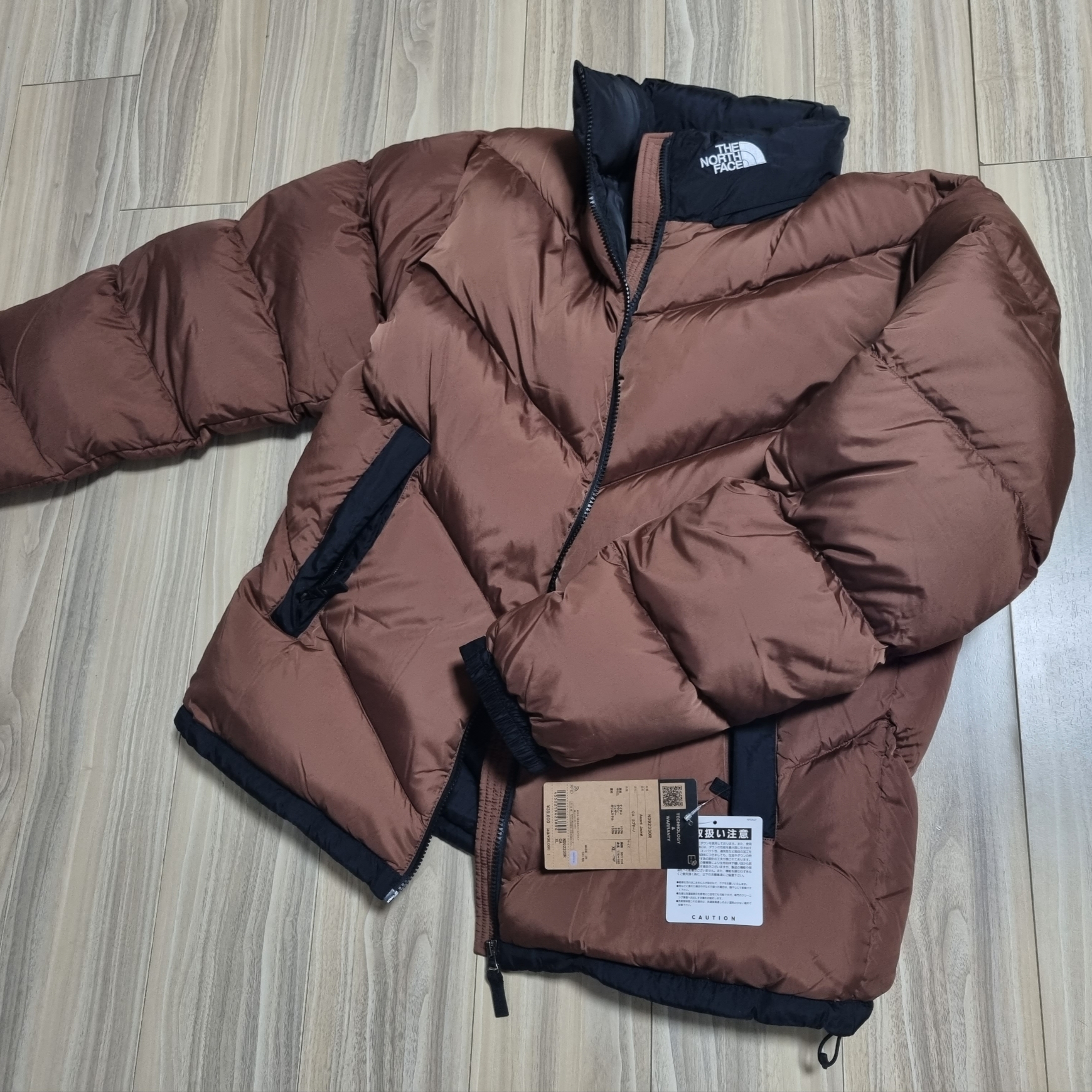 The North Face Ascent Jacket Cappuccino 착용 스타일