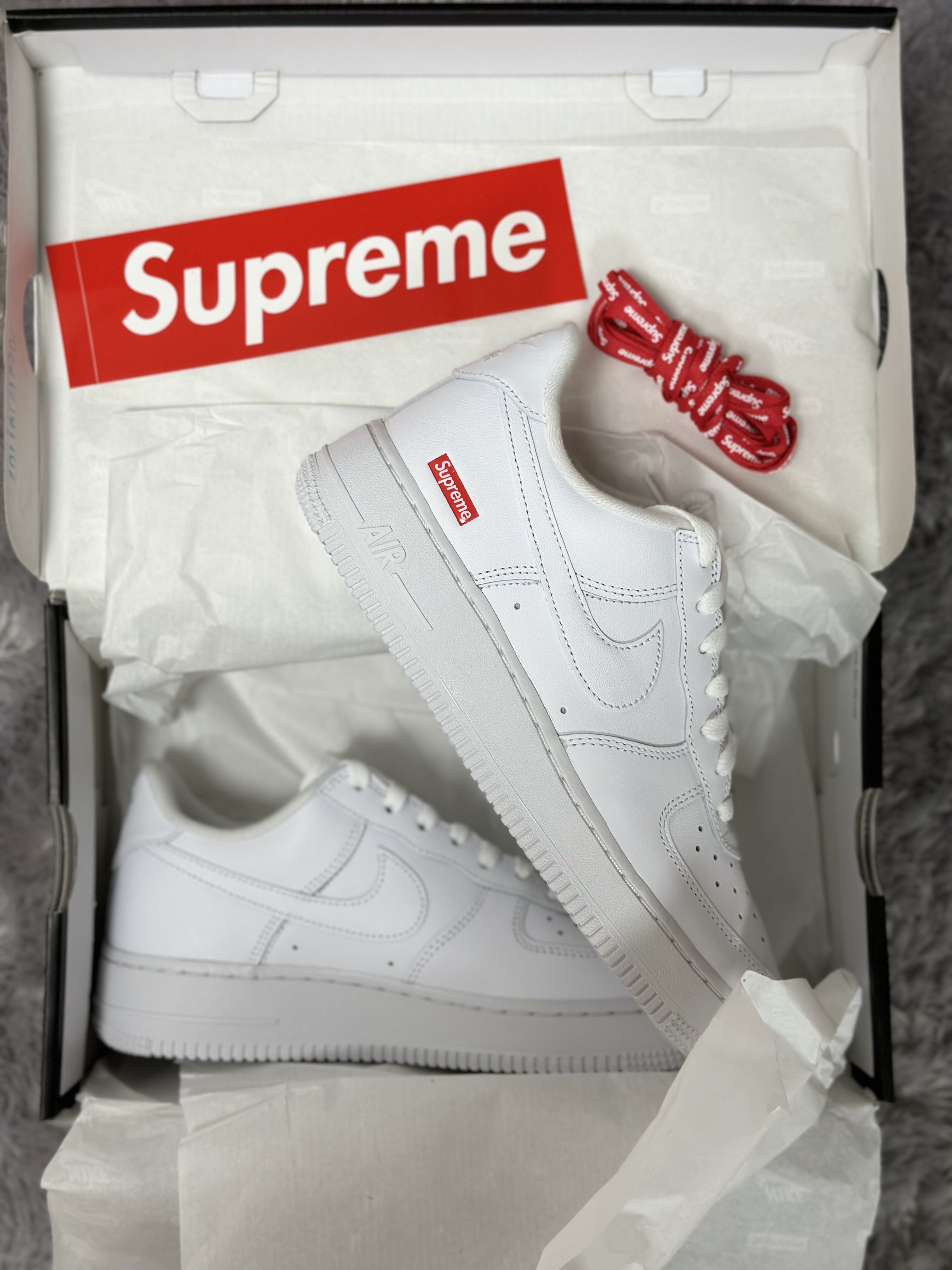Nike x Supreme Air Force 1 Low White 착용 스타일 - 2