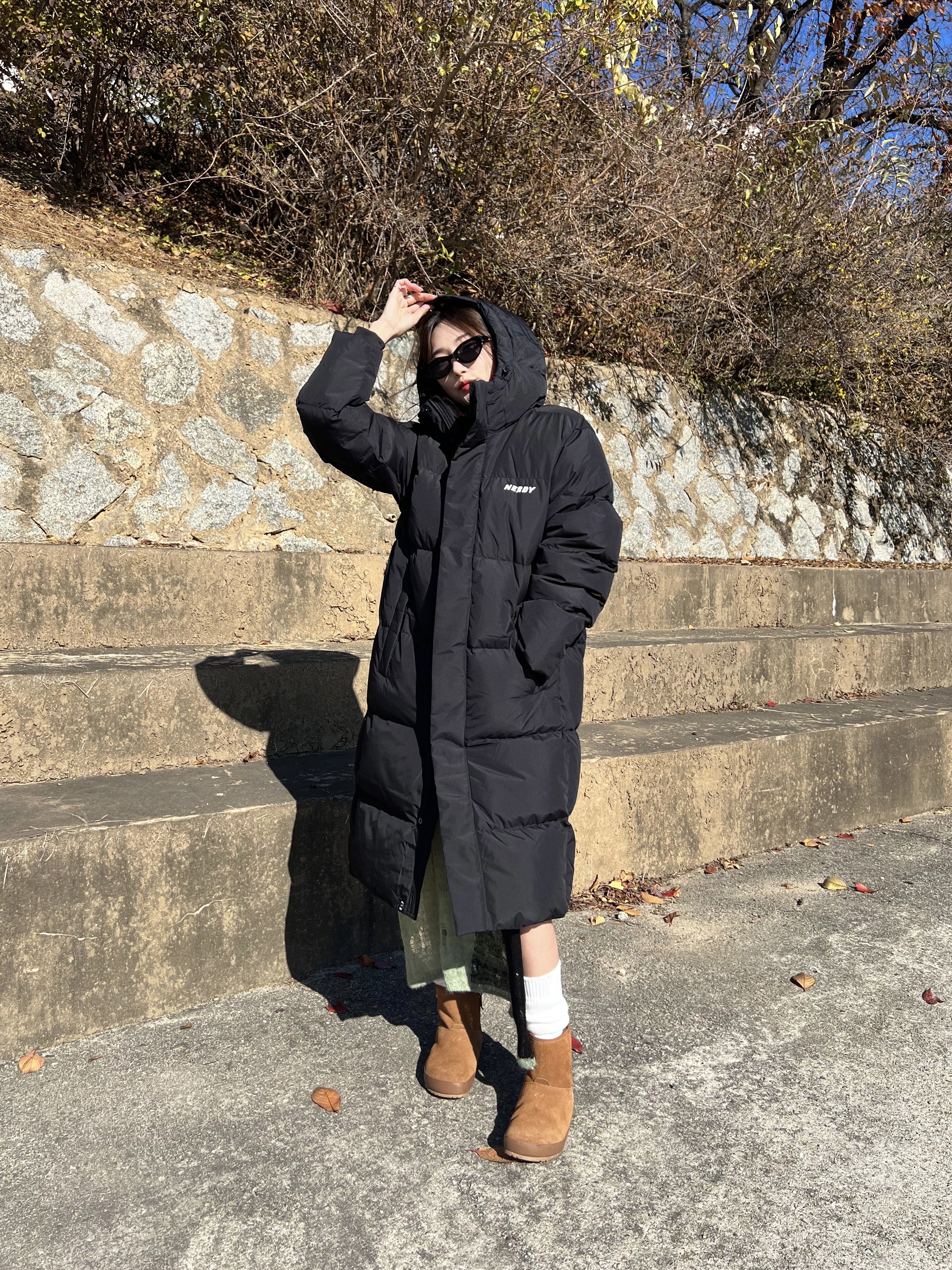 (W) UGG Classic Mini II Boots Chestnut, Gentle Monster x CAI XU KUN 0003 01 Black 착용 스타일 - 2