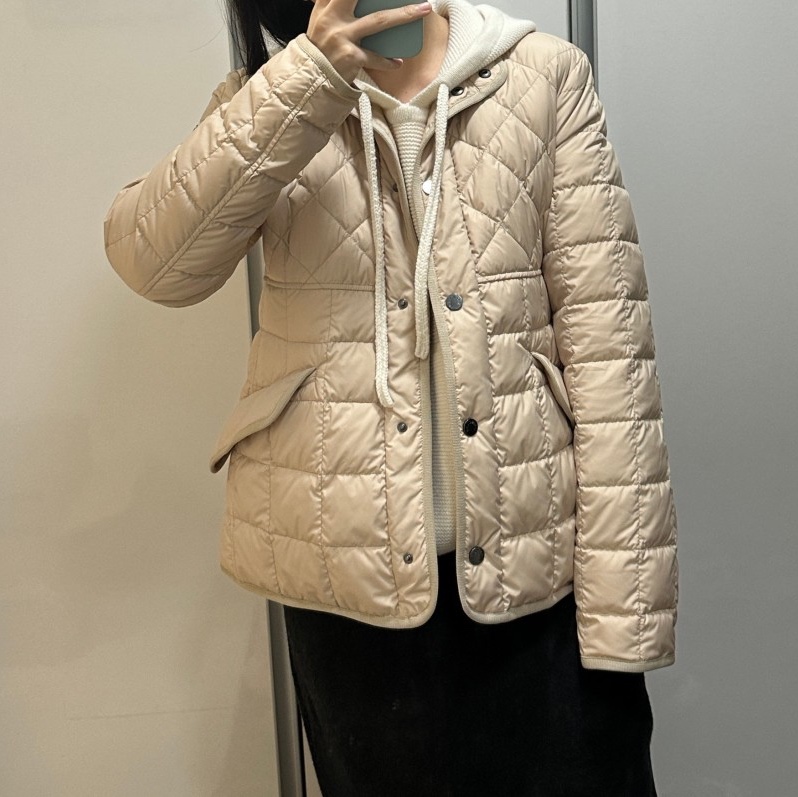 (W) Moncler Courlis Short Down Jacket Sand Beige - 23FW 착용 스타일 - 2