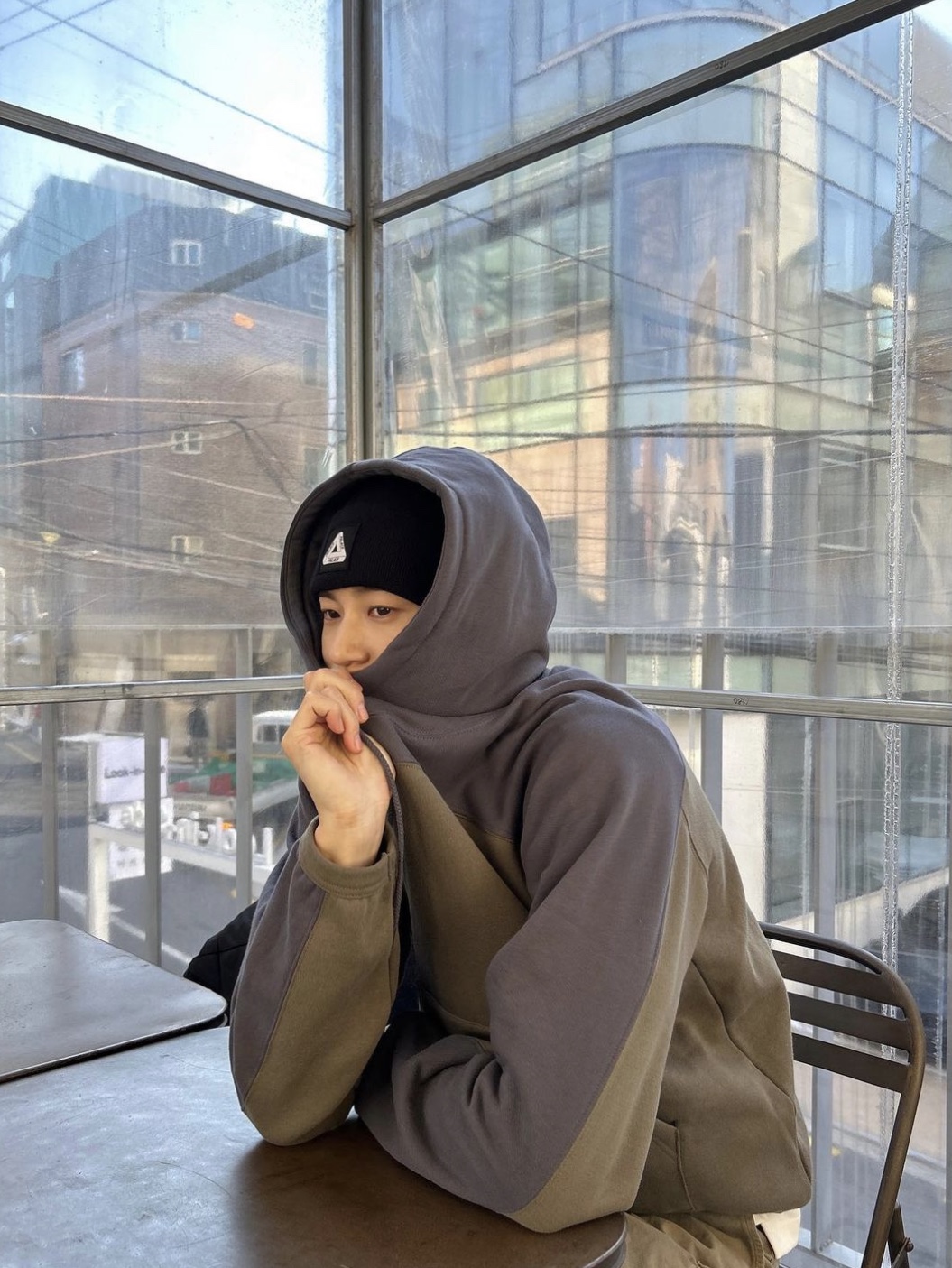 Palace Tri-Ferg Patch Beanie Black - 23FW 착용 스타일 - 3
