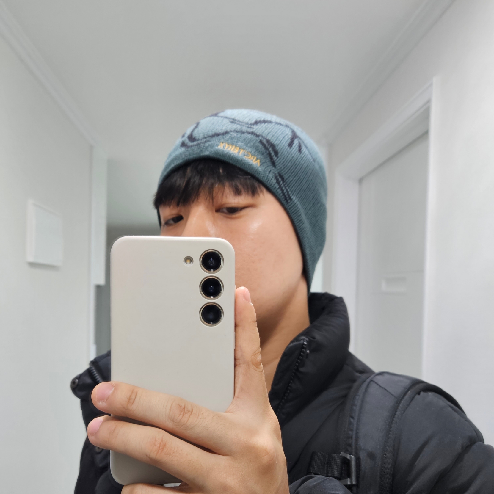 Arc'teryx Bird Head Toque Dark Magic 착용 스타일