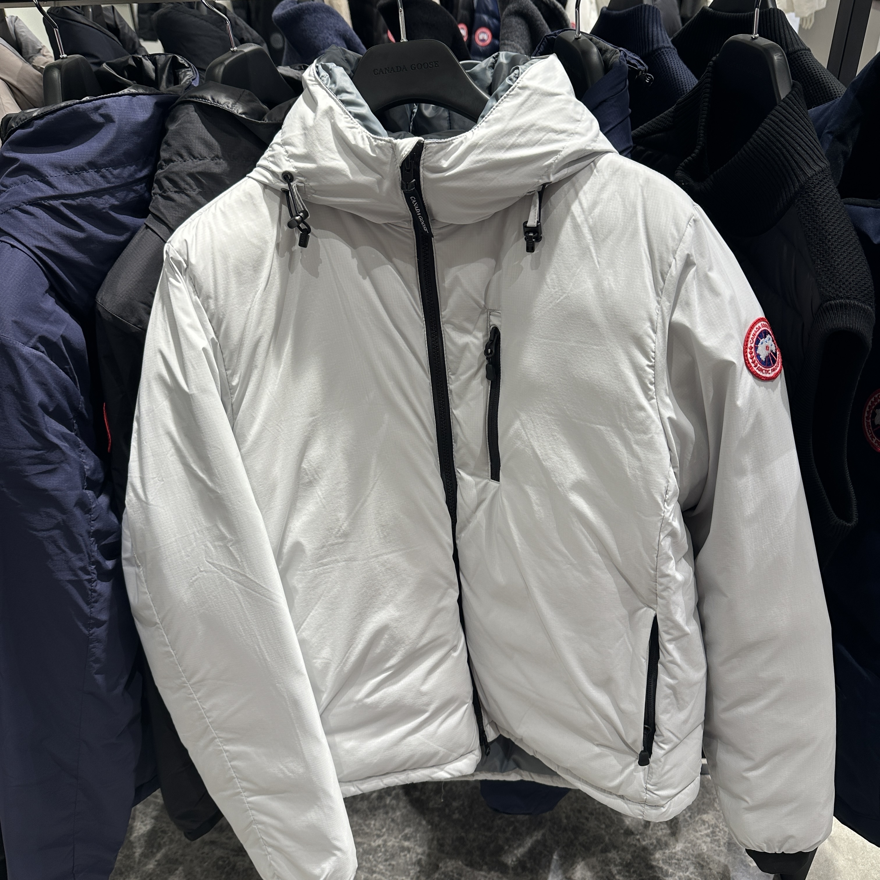 Canada Goose Lodge Down Hoody Matte Finish Black, Canada Goose Lodge Down Hoody Matte Finish Silverbirch 착용 스타일 - 2