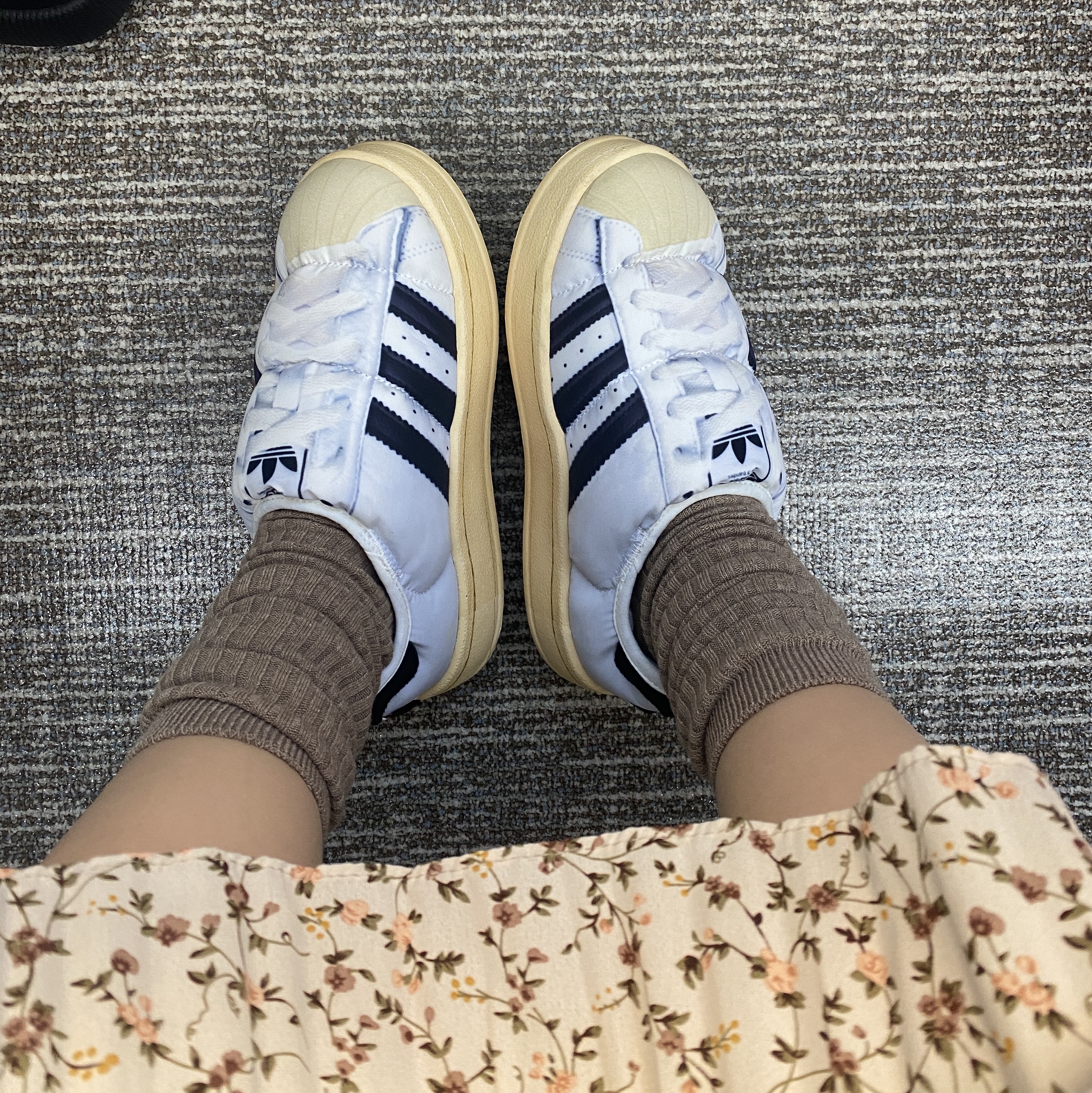 Adidas Puffylette Superstar Cloud White 착용 스타일