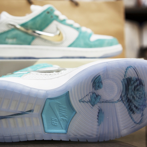 Nike x April Skateboards SB Dunk Low Pro QS Racer Blue Metallic Silver 착용 스타일