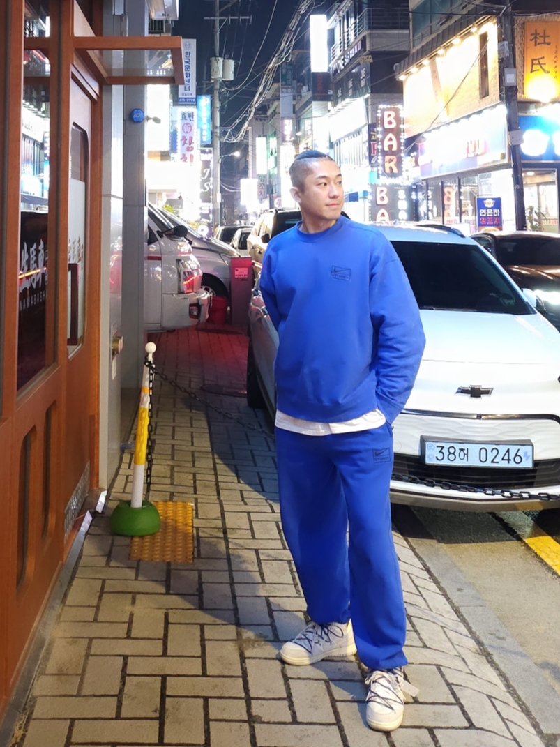 Nike x Stussy NRG Acid Washed Crewneck Game Royal (DR4024-480), Nike x Off-White Dunk Low The 50 - Lot 18 착용 스타일 - 2