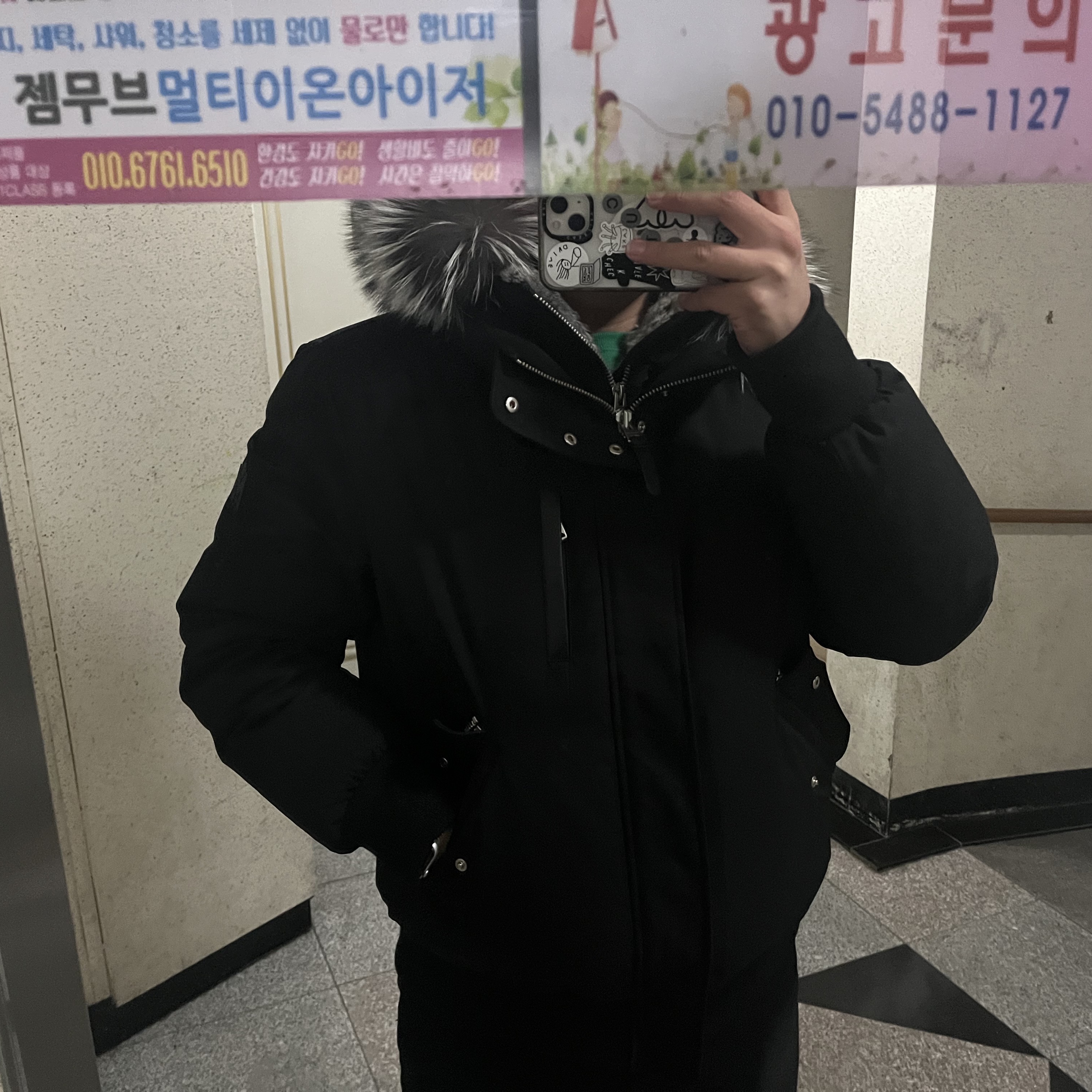 Mackage Dixon 2-In-1 Nordic Tech Down Bomber with Silver Fox Fur Black Silver 착용 스타일