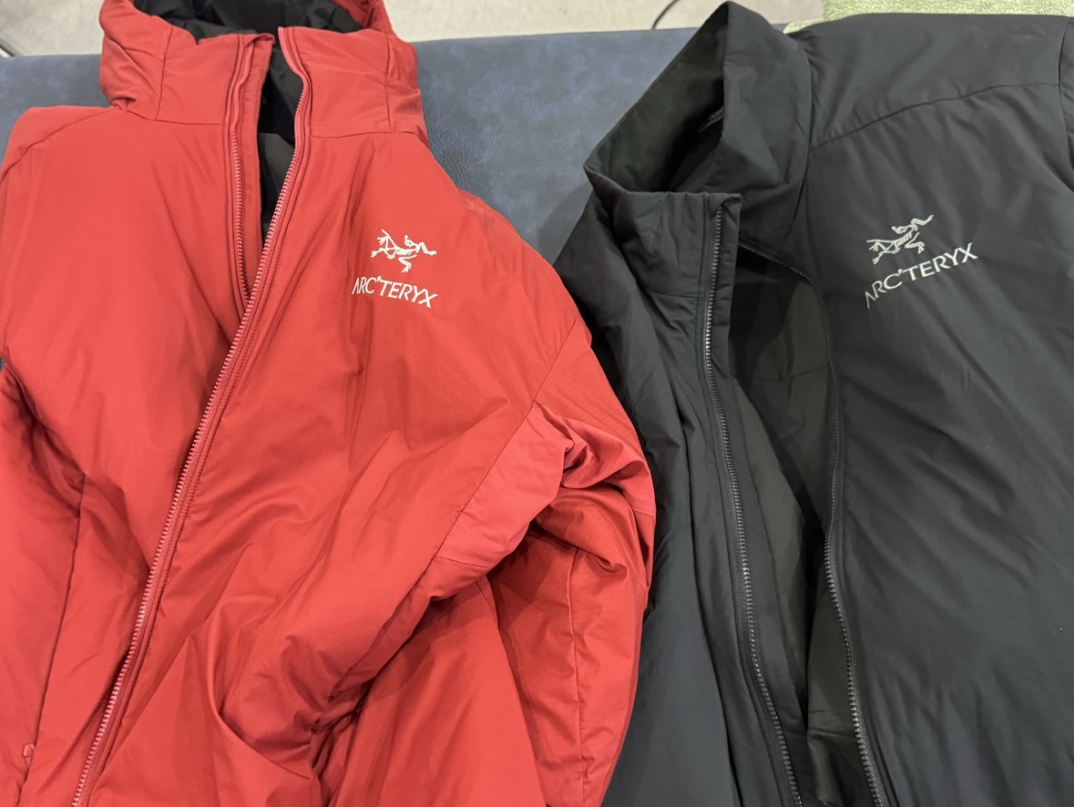 Arc'teryx Atom AR Hoody Bordeaux, Arc'teryx Atom LT Short Jacket Black 착용 스타일