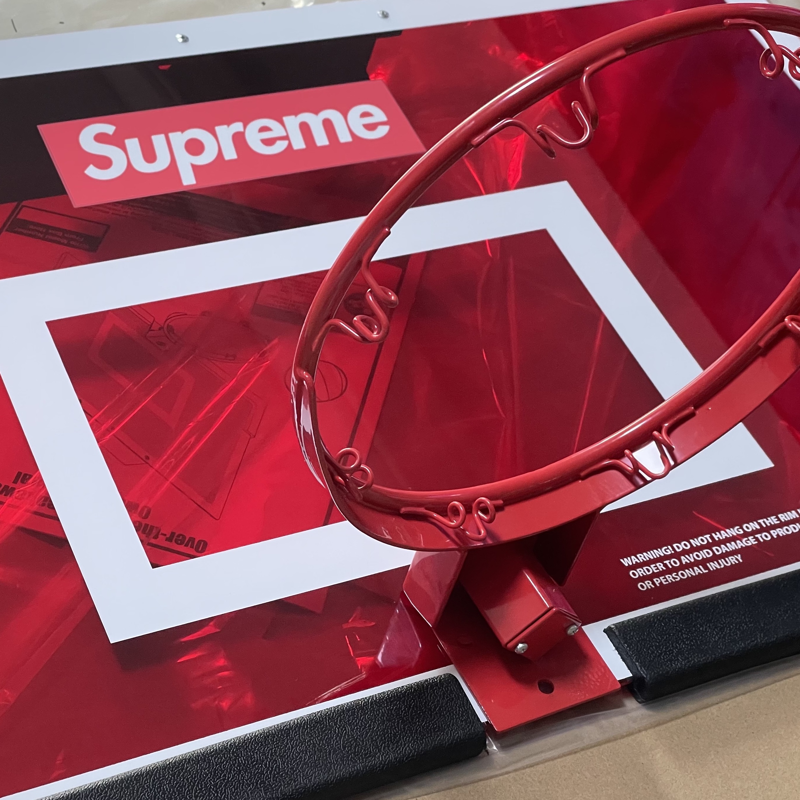 Supreme x Spalding Mini Basketball Hoop Red  - 23FW 착용 스타일
