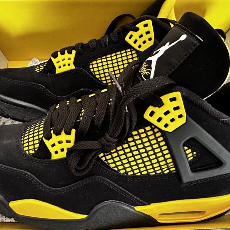 Jordan 4 Retro Thunder 2023 착용 스타일