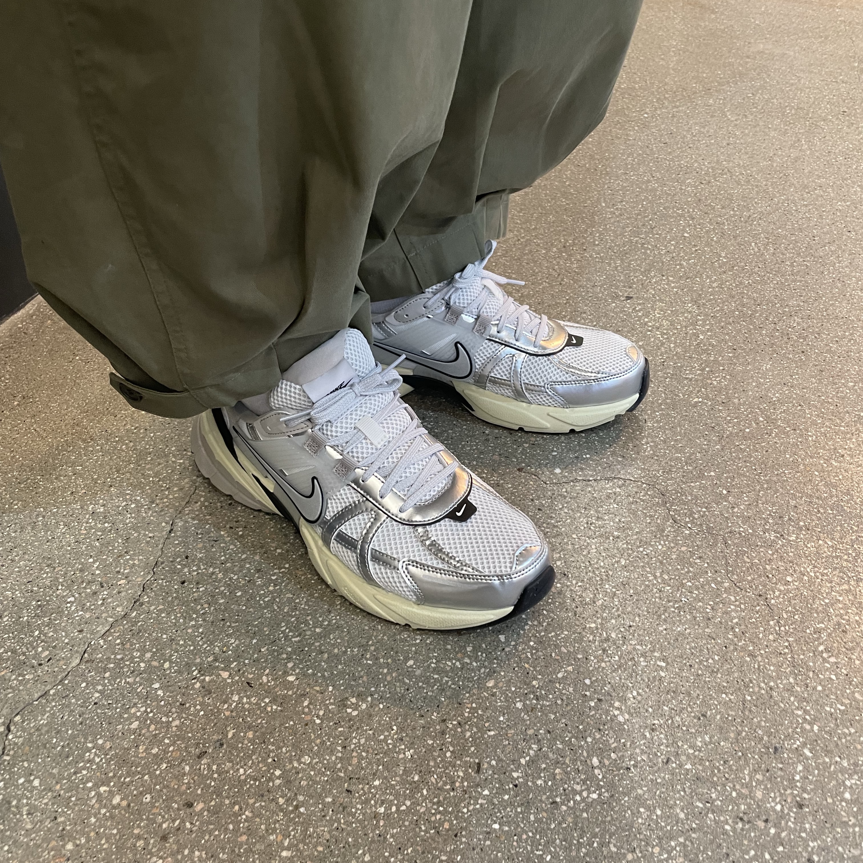Nike V2K Run Summit White Metallic Silver 착용 스타일