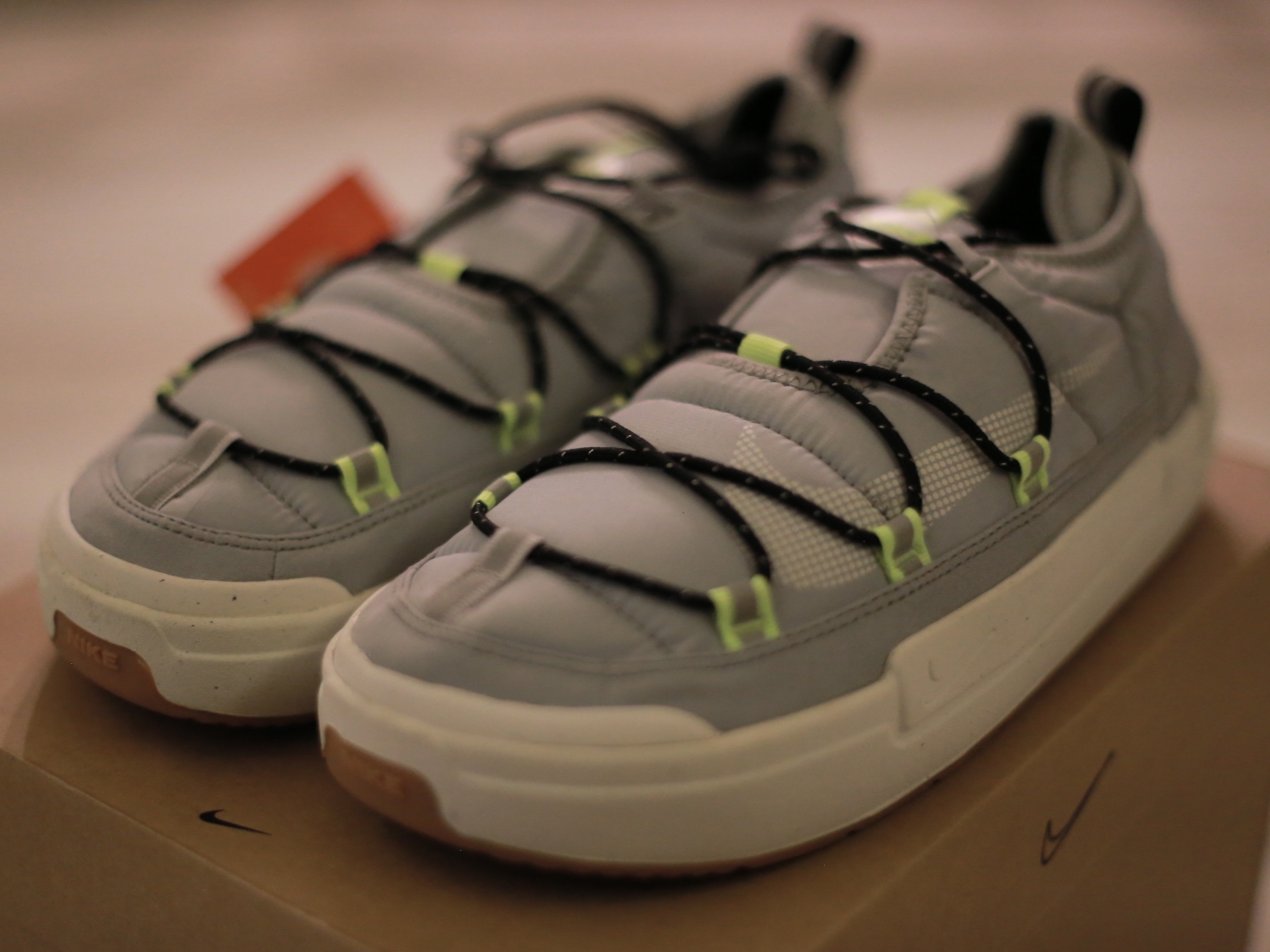 Nike Offline Pack Wolf Grey Summit White 착용 스타일 - 2