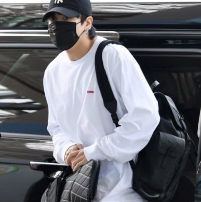 Supreme Small Box L/S T-Shirt White 착용 스타일