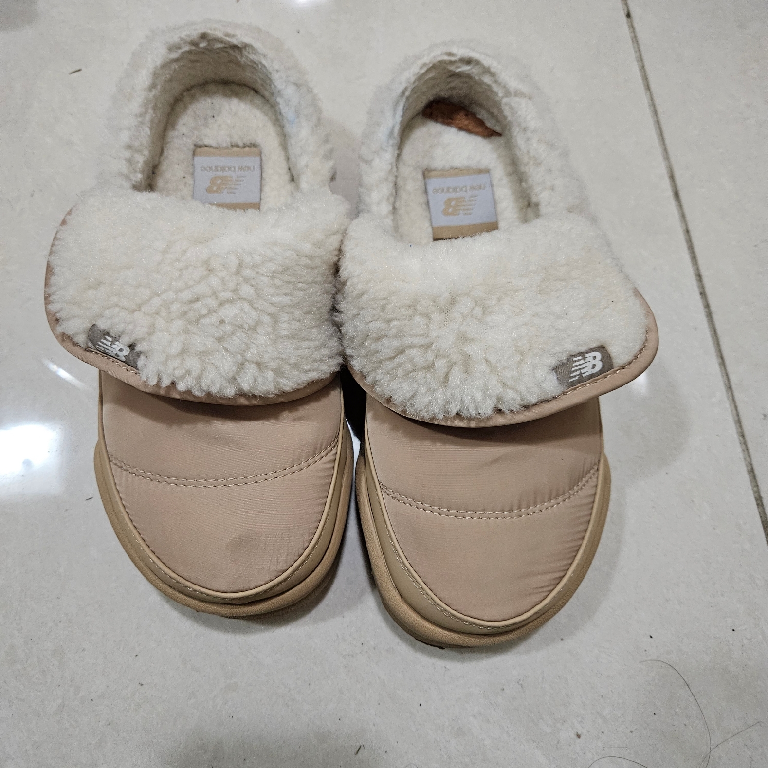 New Balance Puflee v2 Beige 착용 스타일