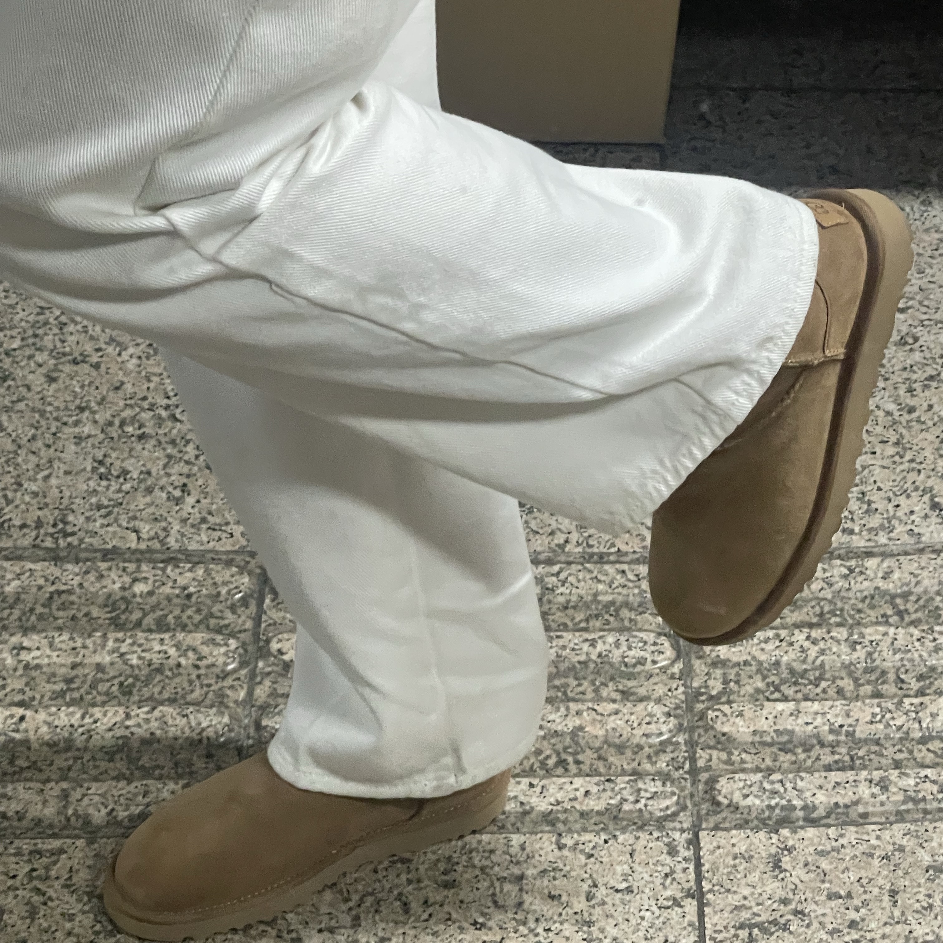 (W) UGG Classic Ultra Mini Boots Chestnut 착용 스타일