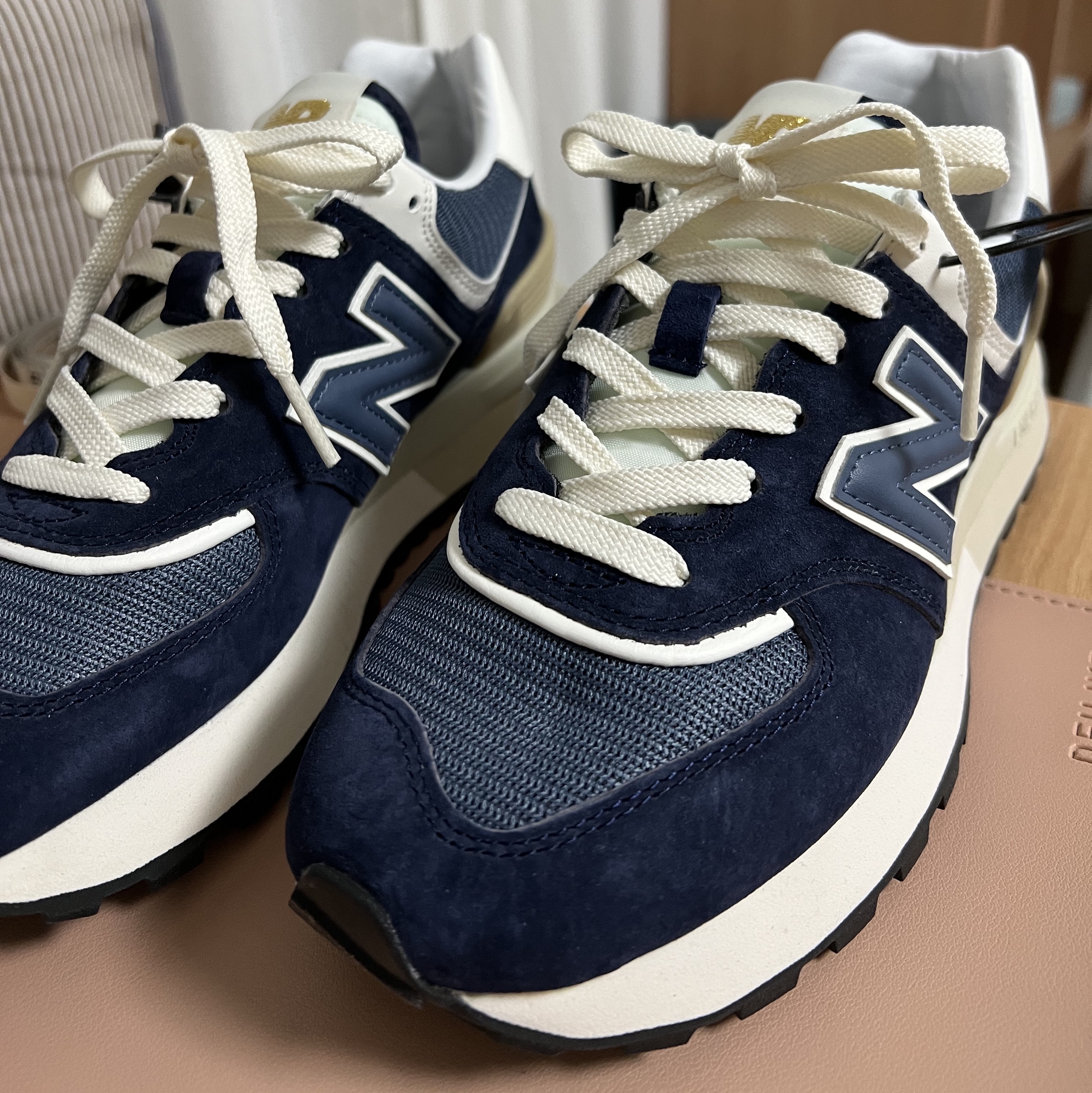 New Balance 574 Legacy Navy 착용 스타일 - 2