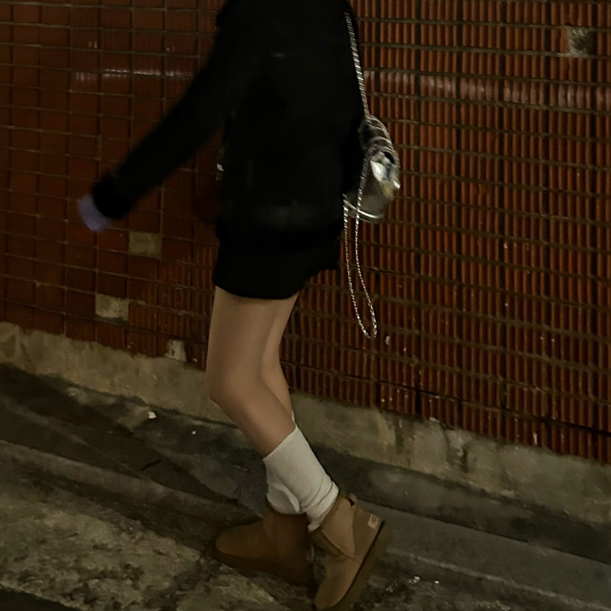(W) UGG Classic Mini II Boots Chestnut 착용 스타일 - 1