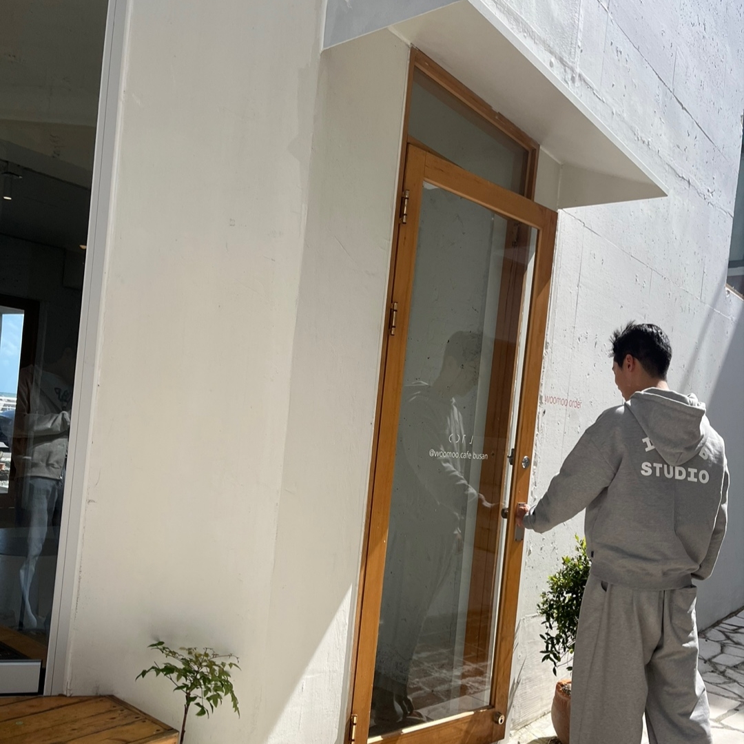 IAB Studio Zip-Up Hoodie Gray - 22FW 착용 스타일 - 1