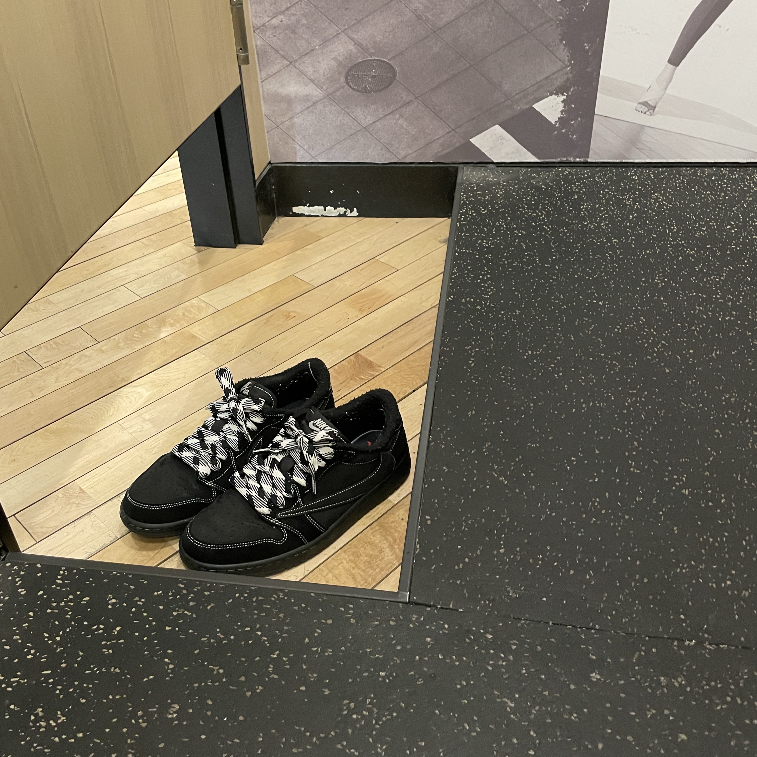 Jordan 1 x Travis Scott Retro Low OG SP Black Phantom 착용 스타일