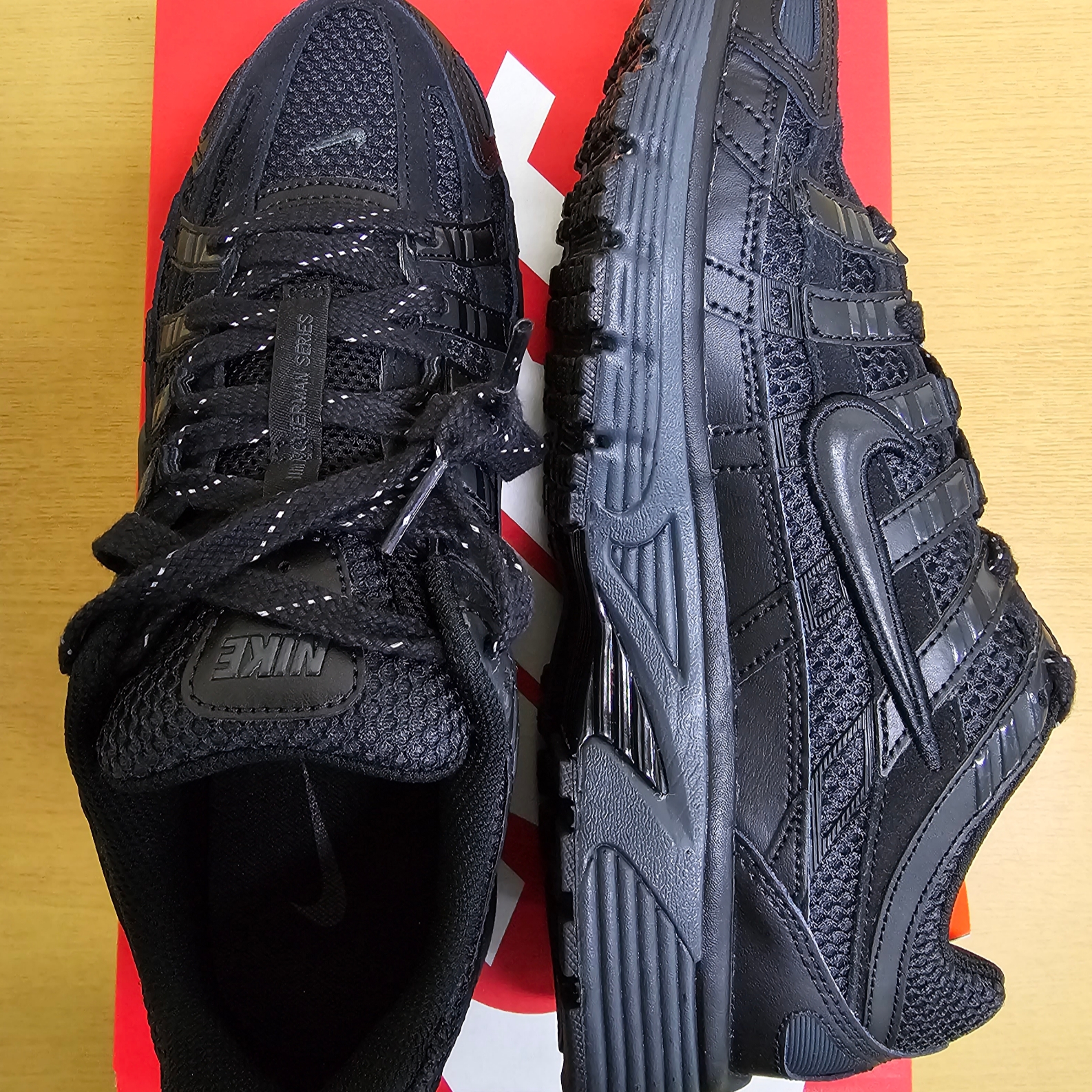 Nike P-6000 PRM Triple Black 착용 스타일
