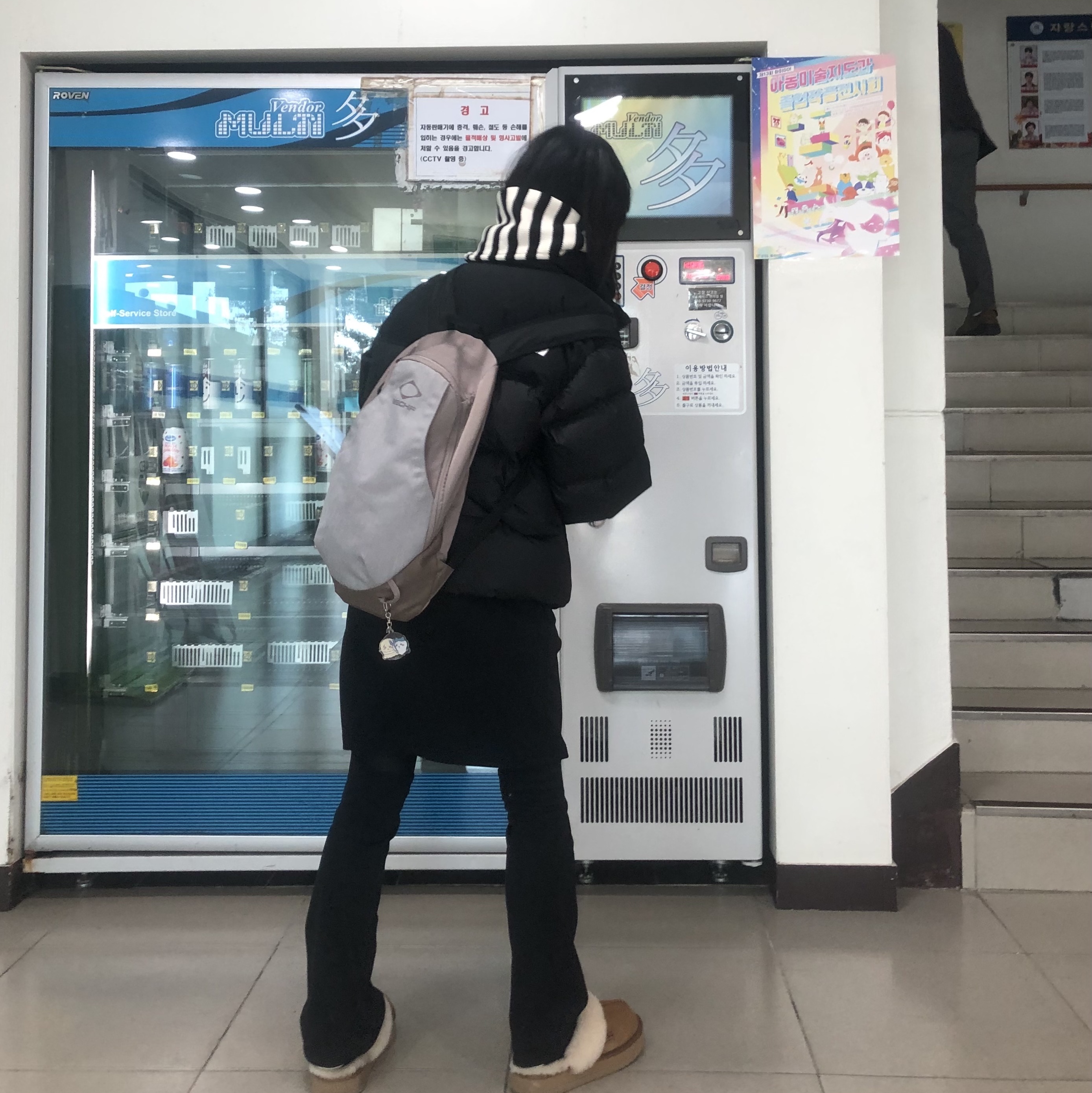 Mischief Rhombus Backpack Pink Grey 착용 스타일 - 2